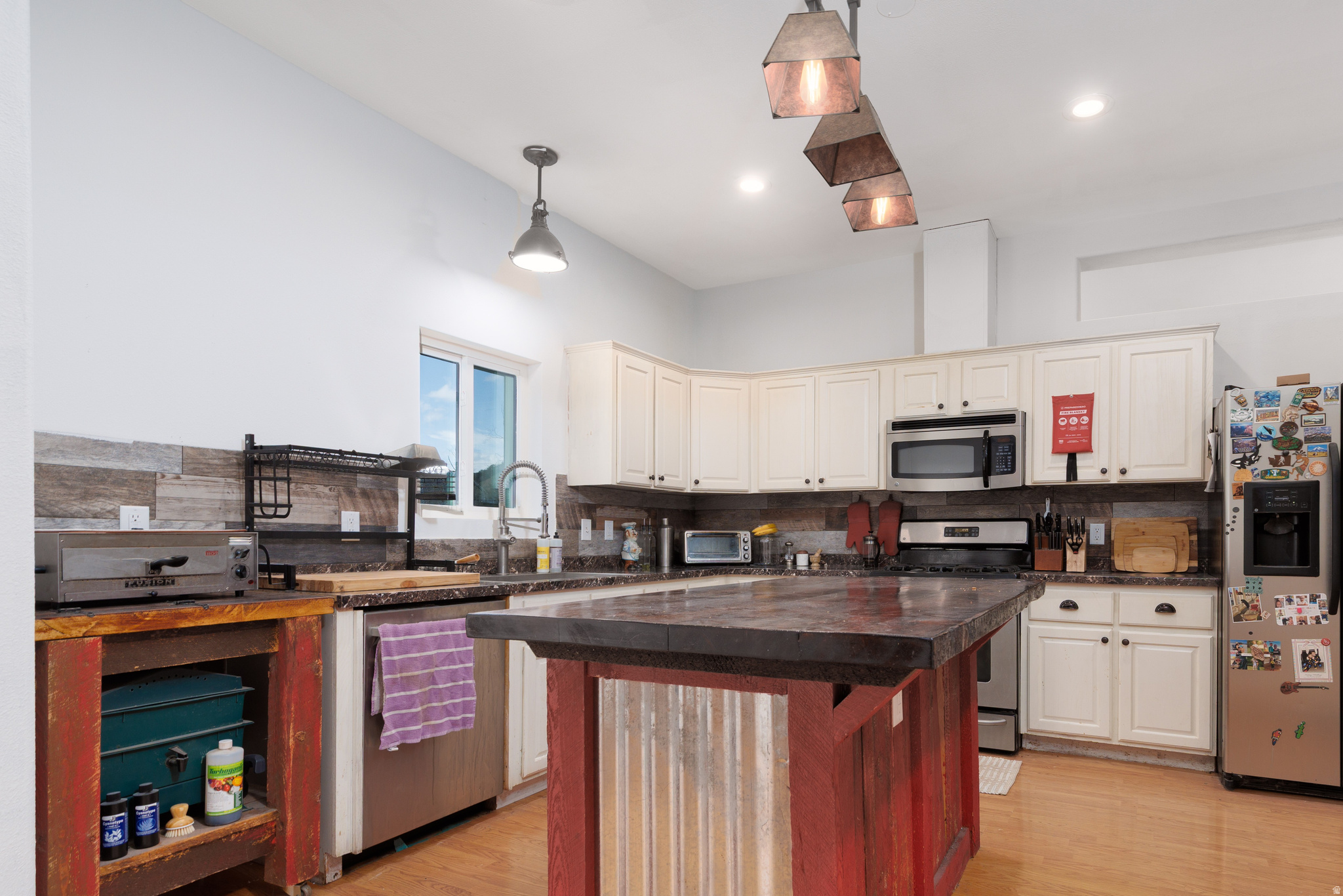 main property photo 7