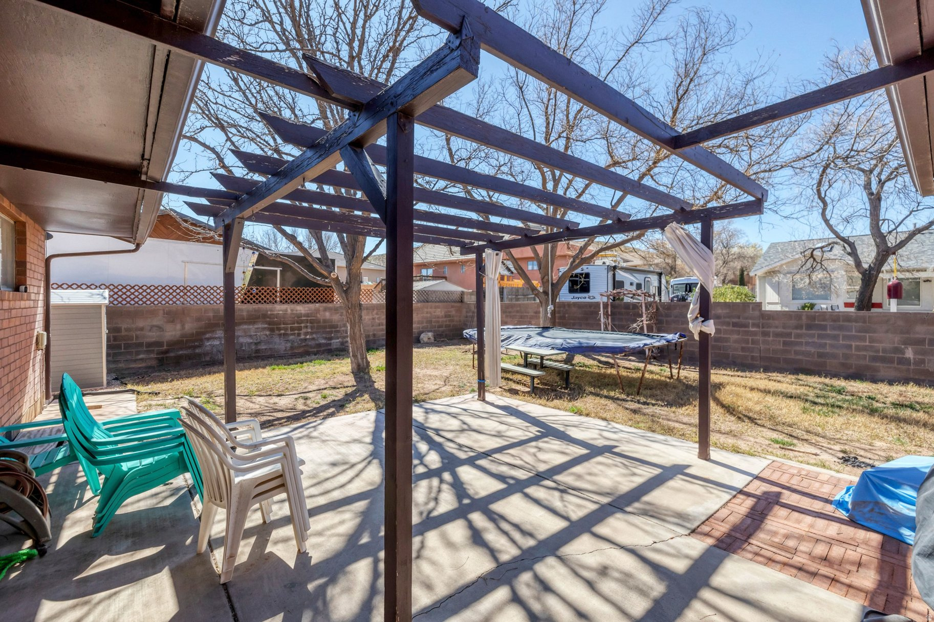 main property photo 33
