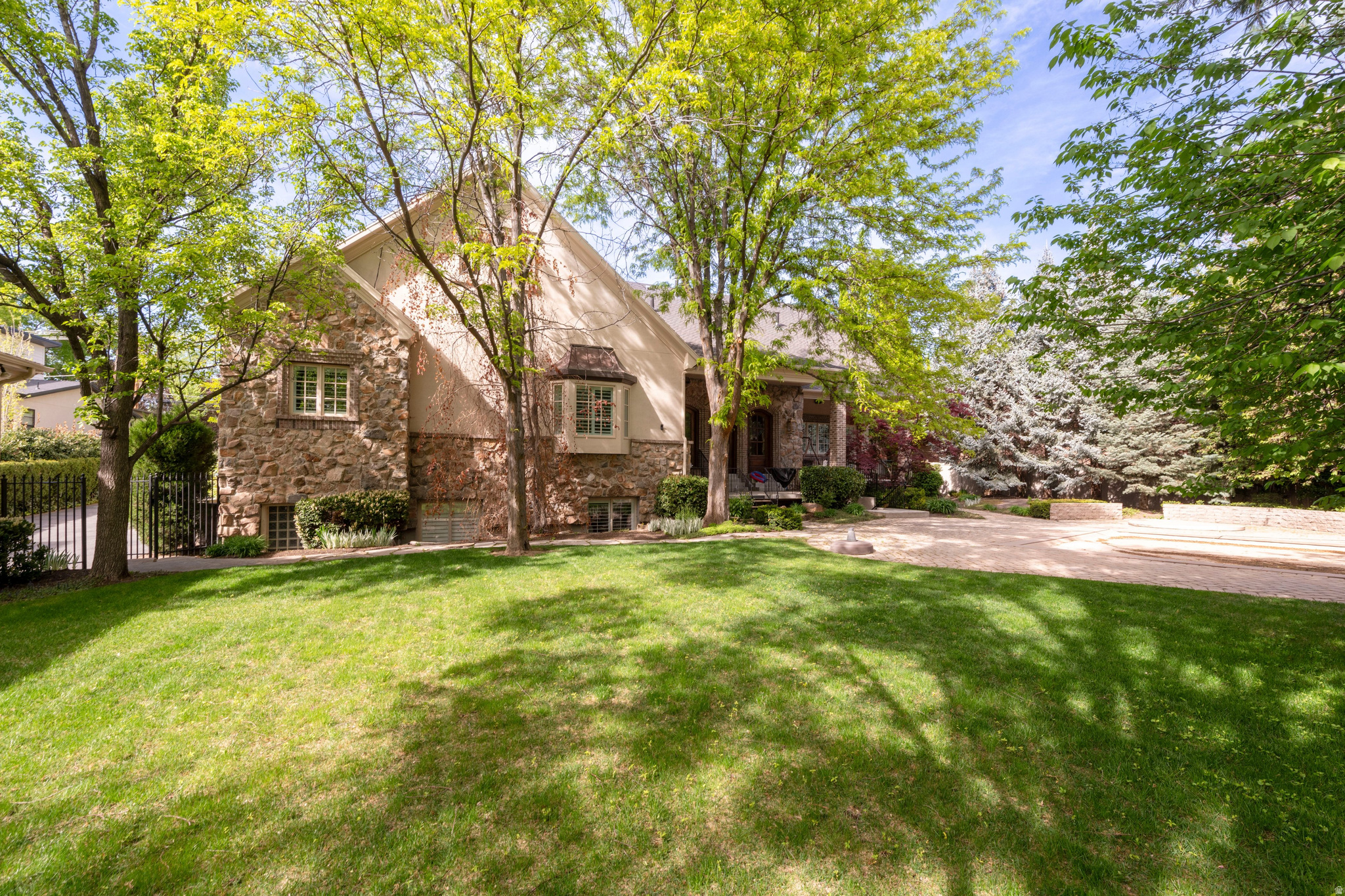 main property photo 40