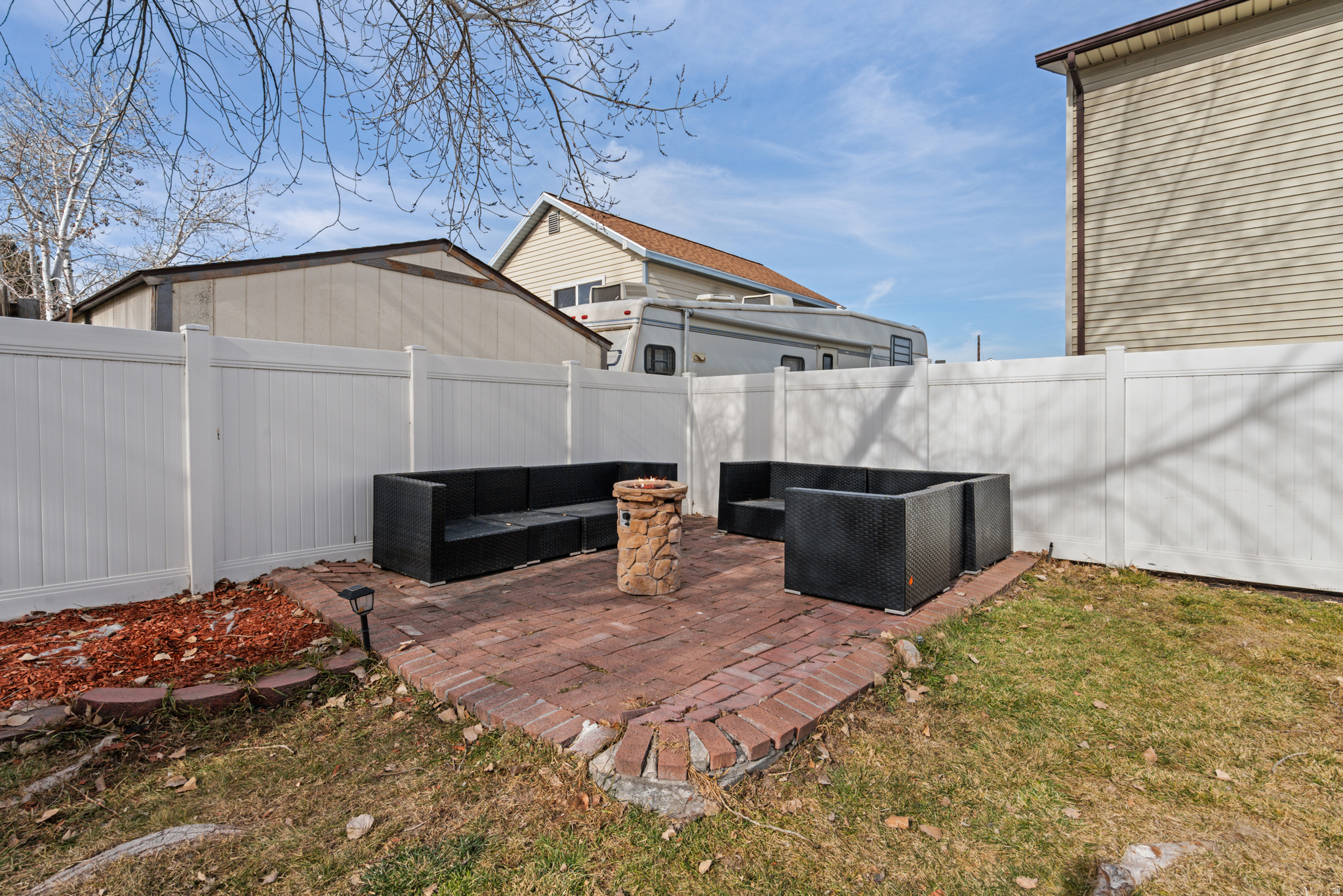 main property photo 28