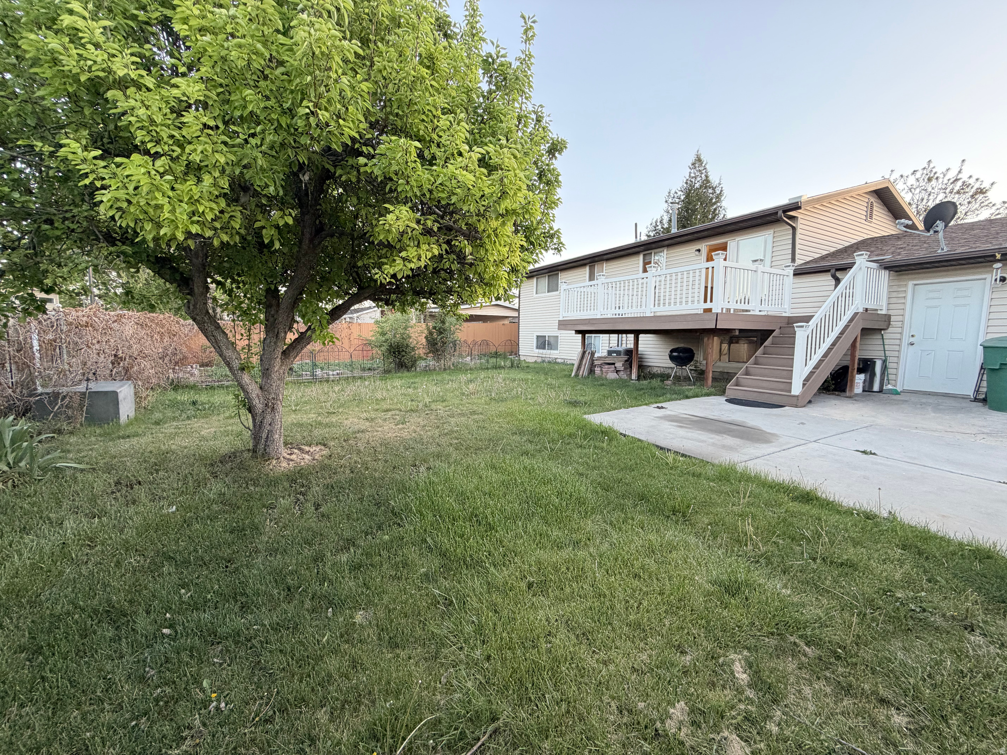 main property photo 23