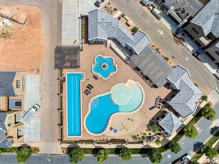 main property photo 45