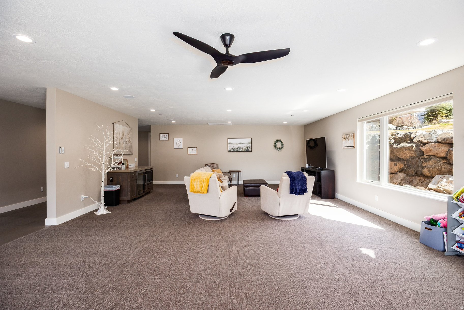 main property photo 78