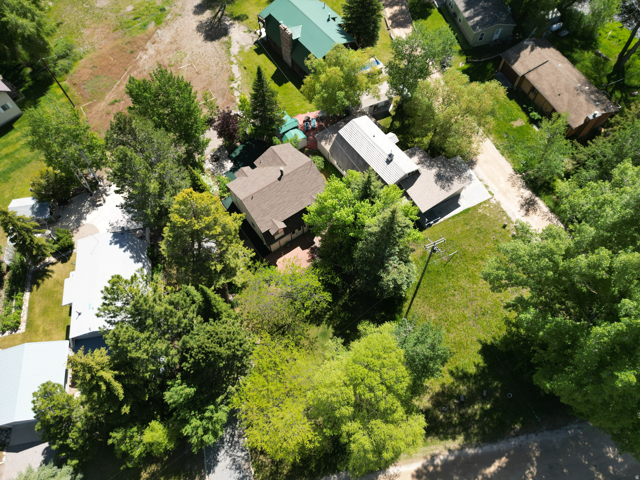 main property photo 28