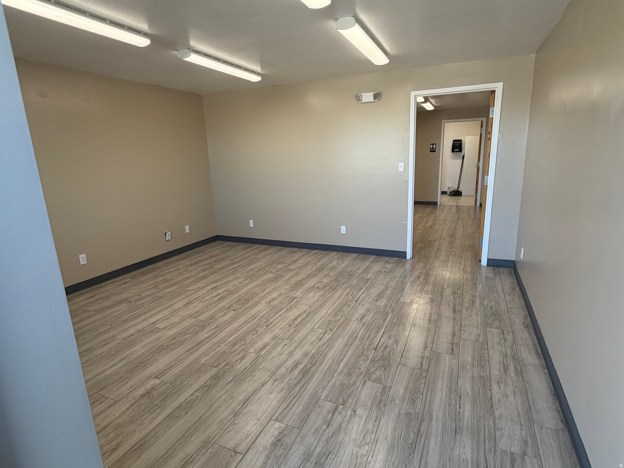 main property photo 6