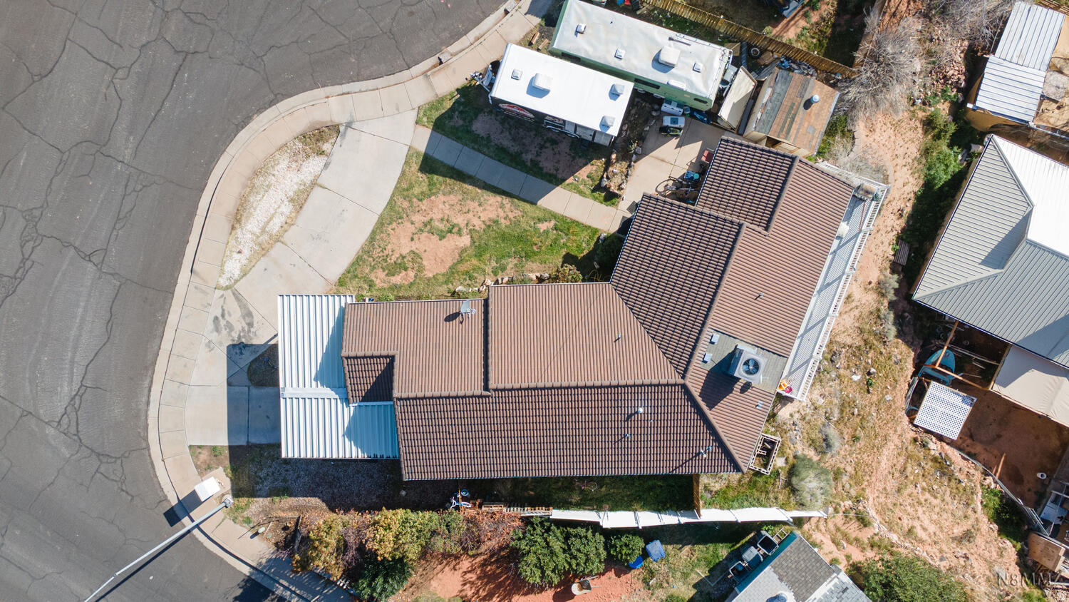 main property photo 32