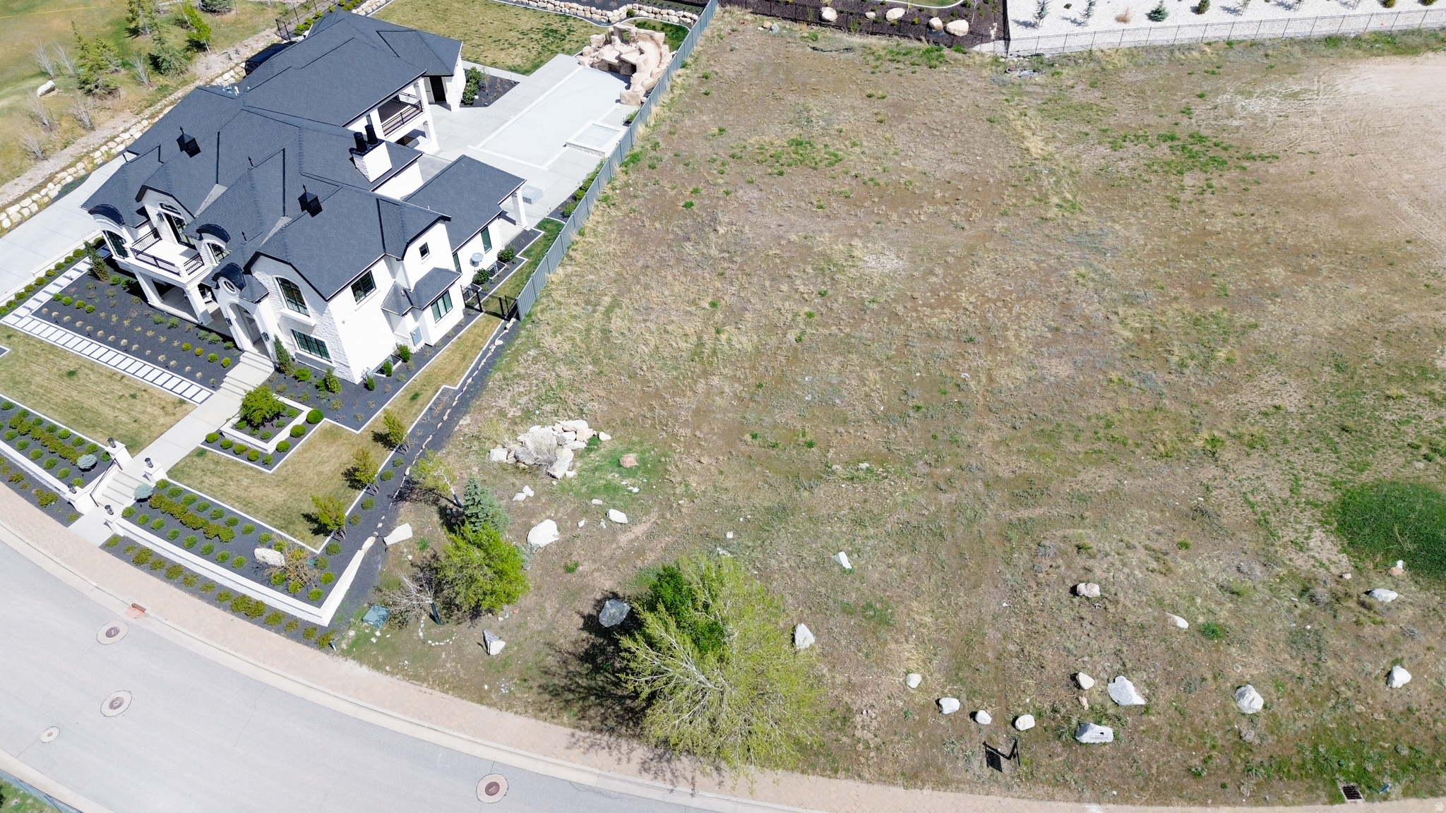 main property photo 13