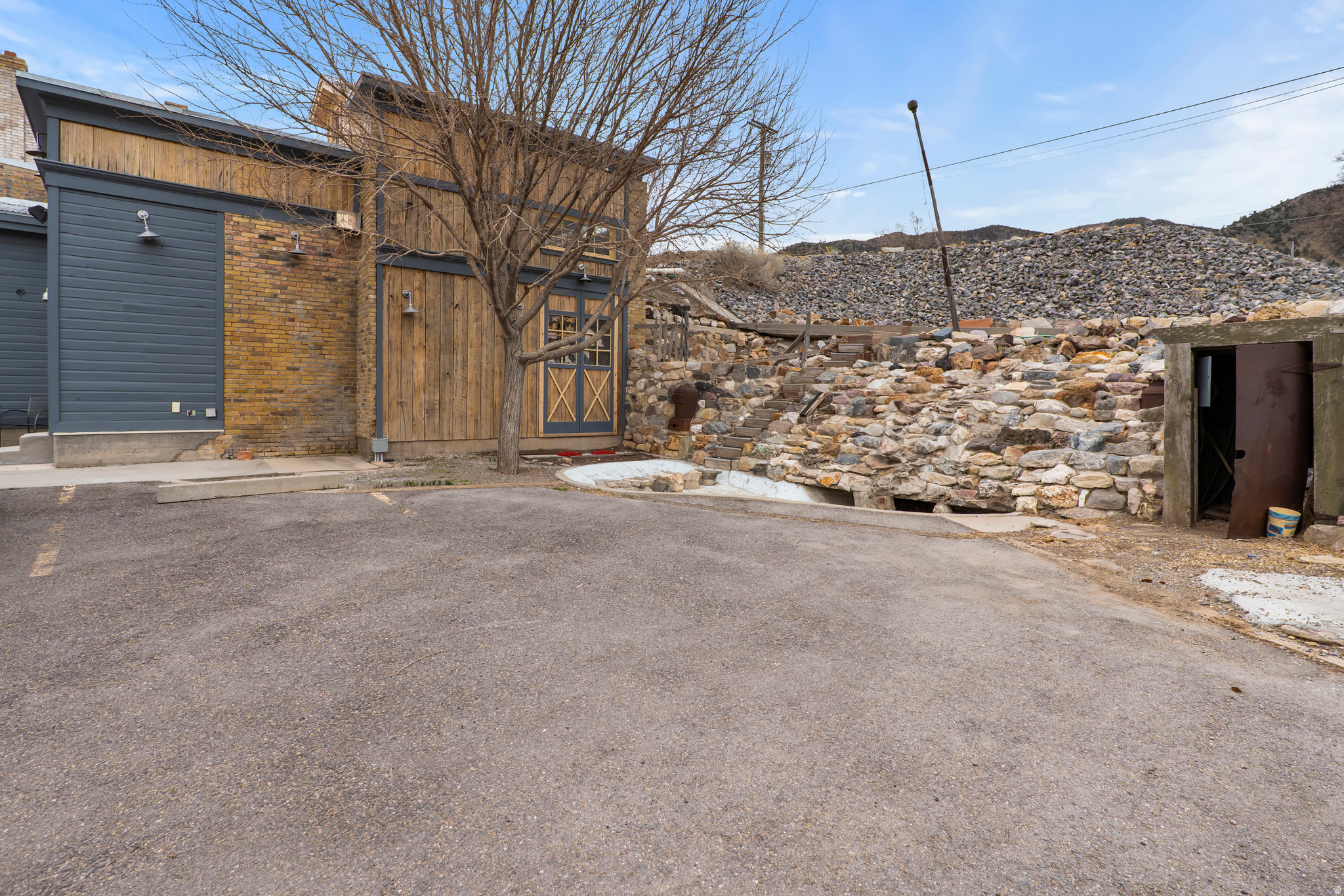 main property photo 33