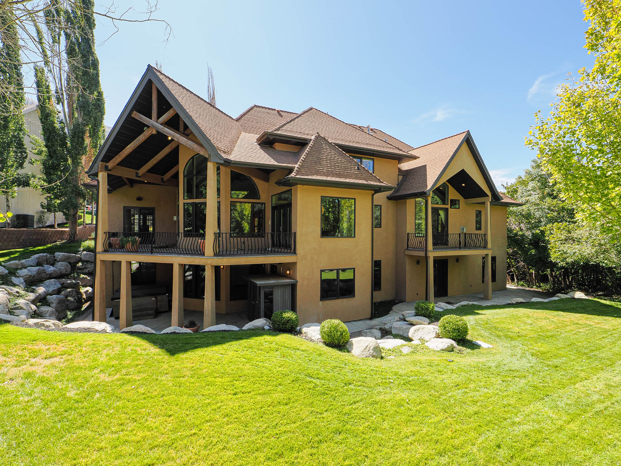main property photo 16