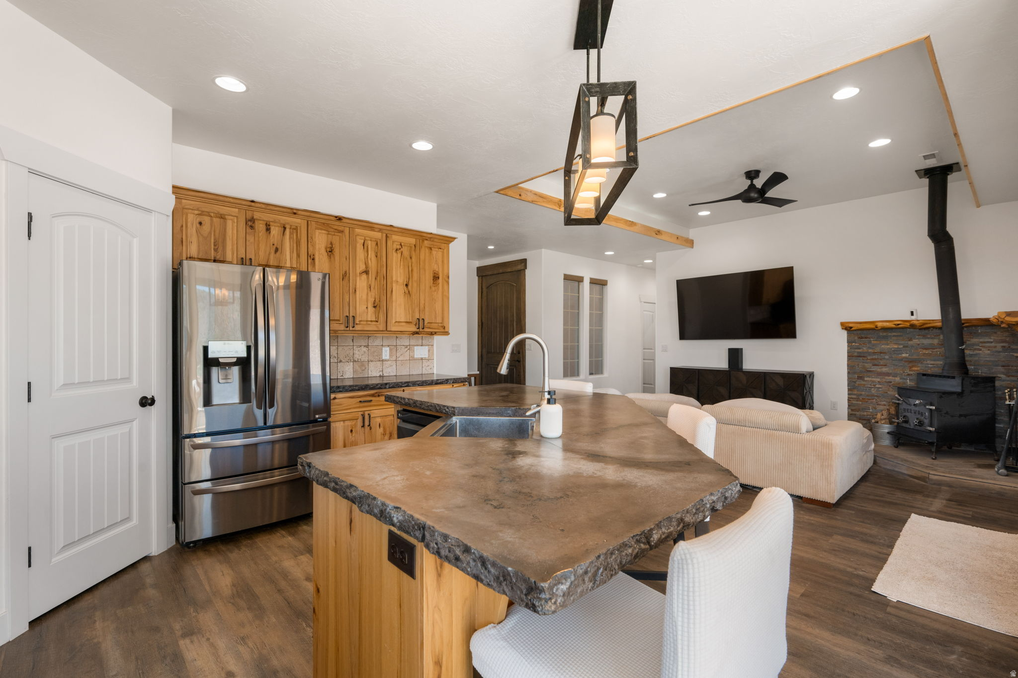 main property photo 11