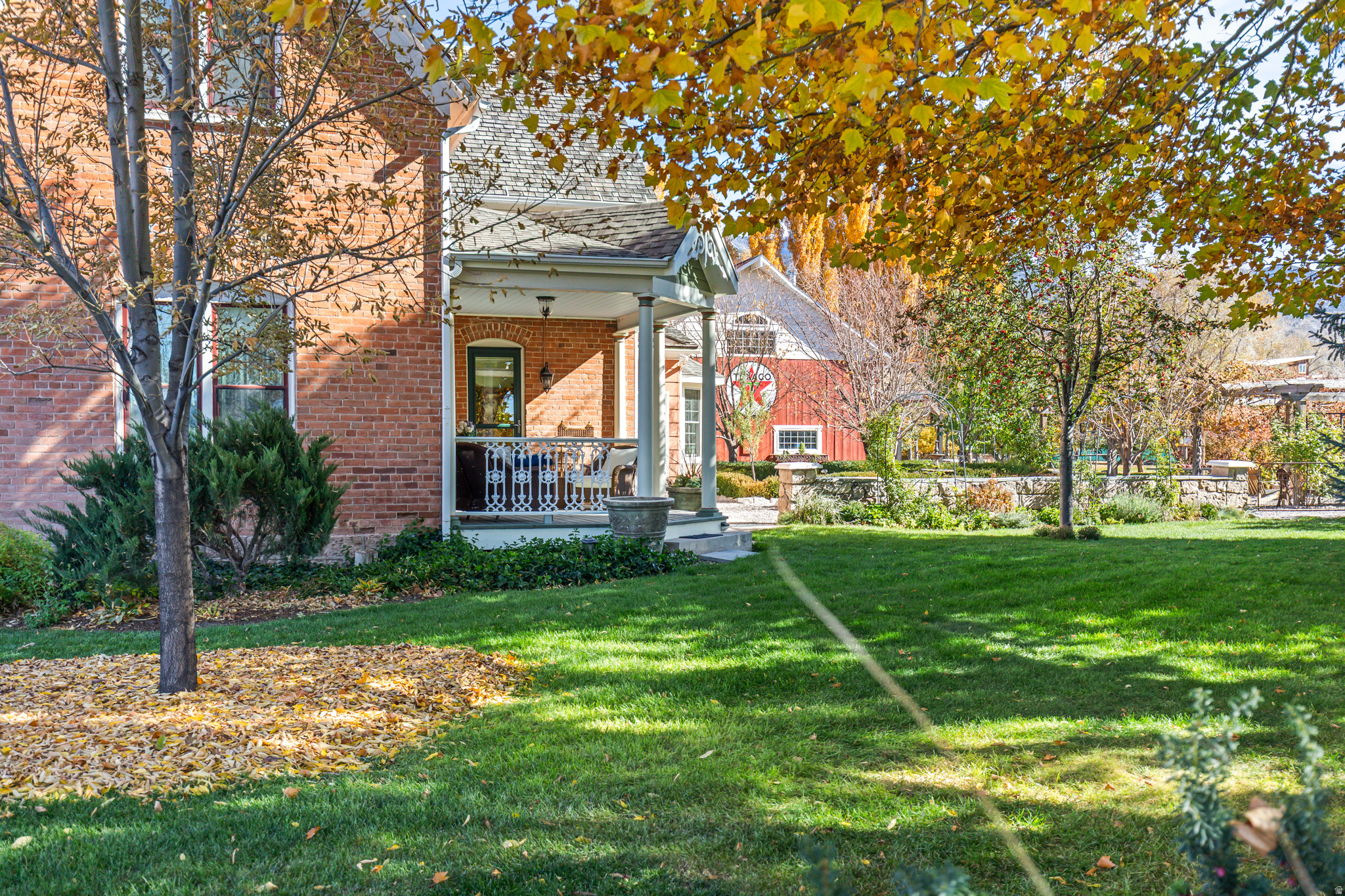 main property photo 11