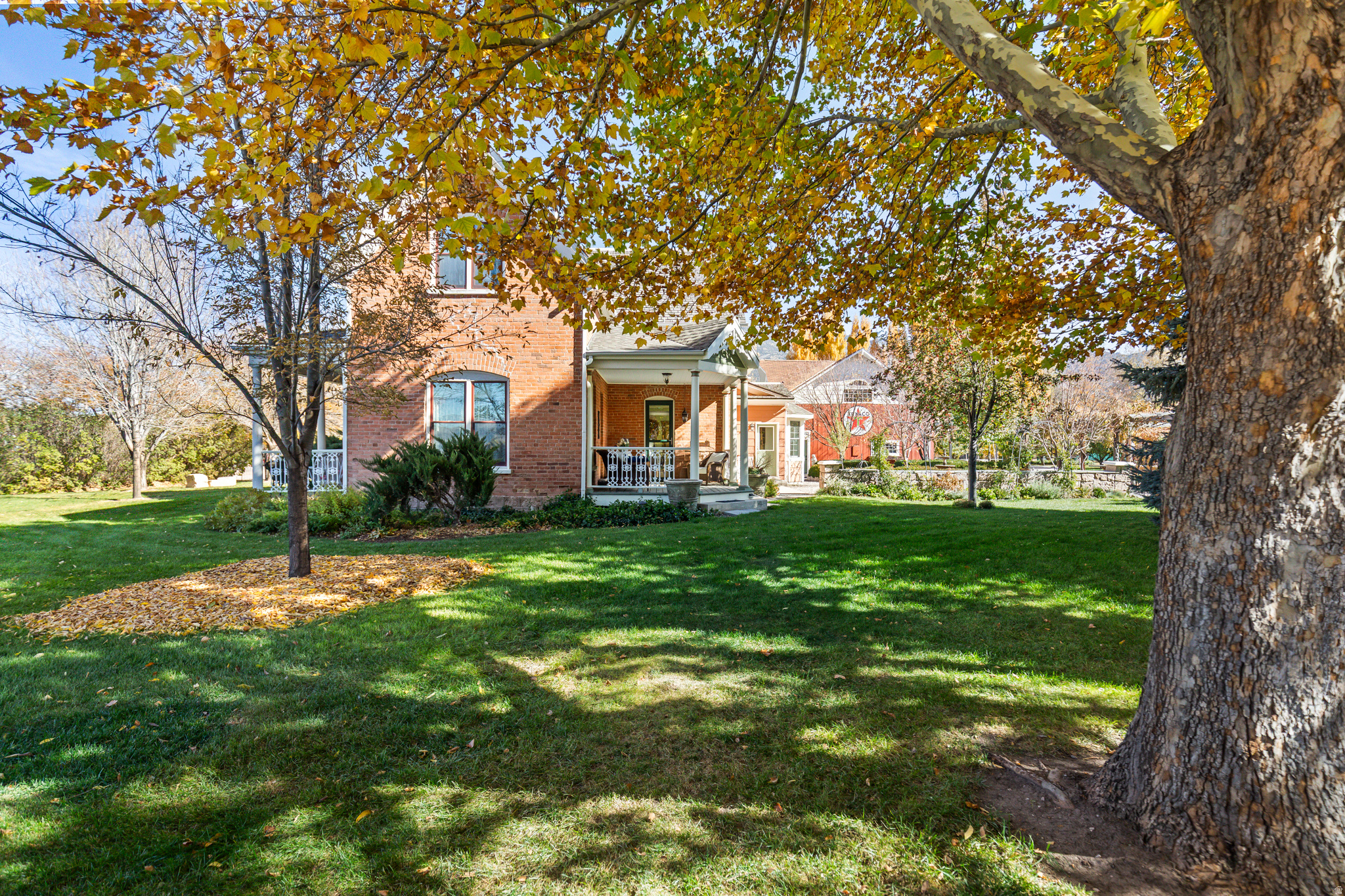 main property photo 16