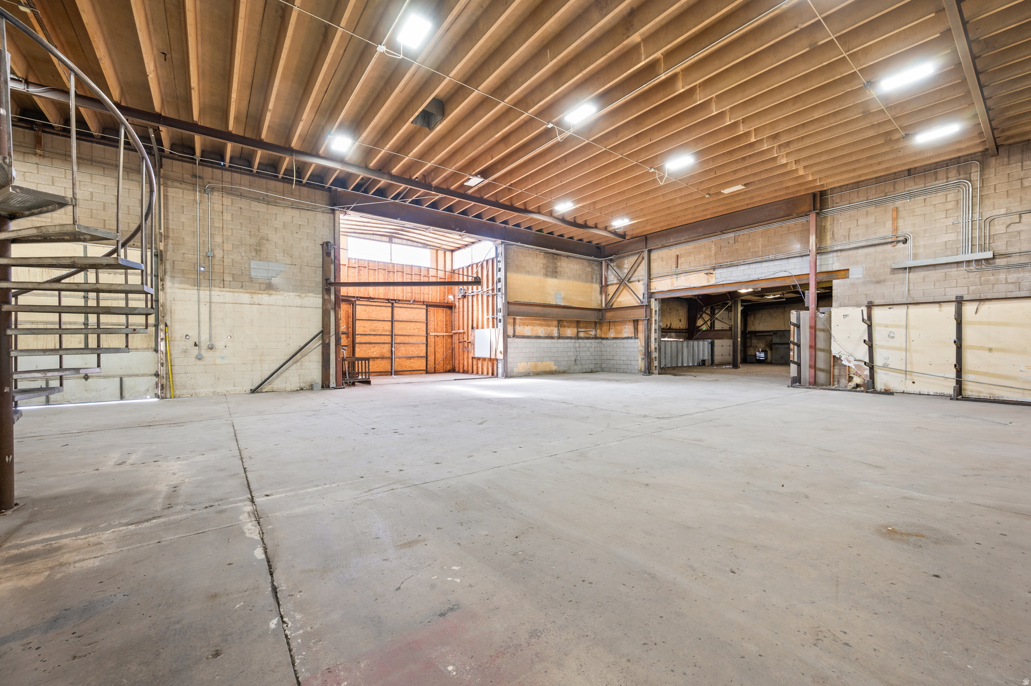 main property photo 16