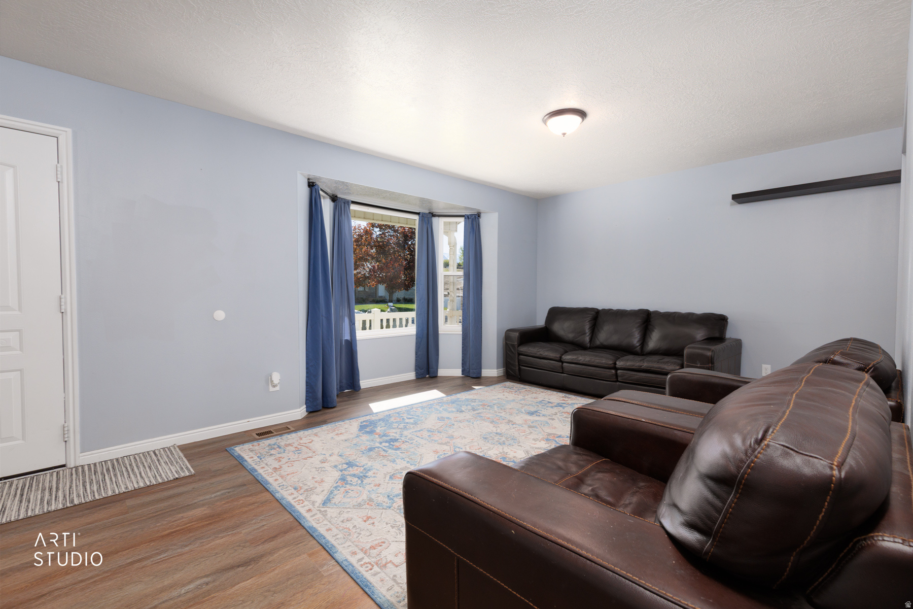main property photo 9