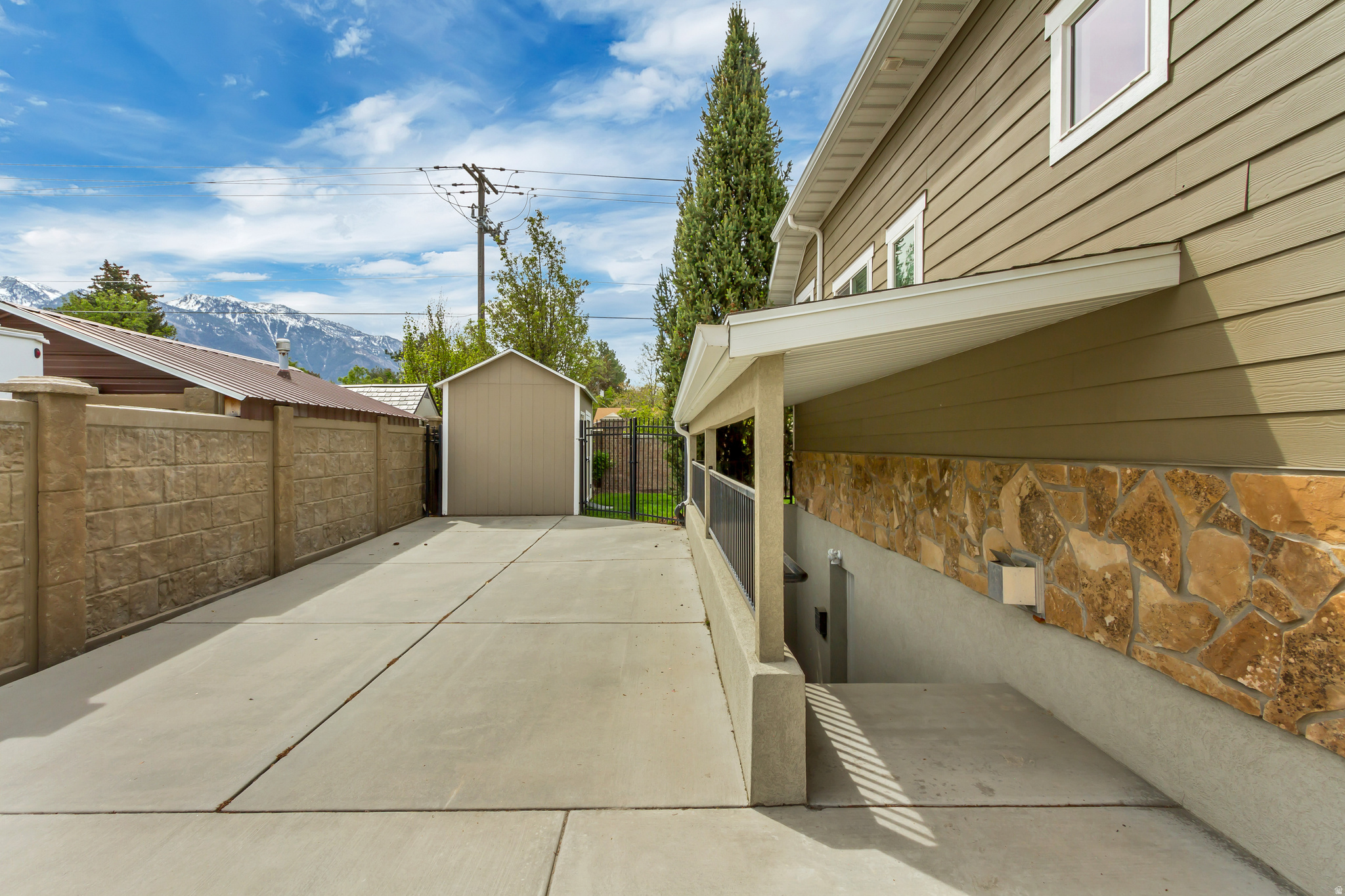 main property photo 41