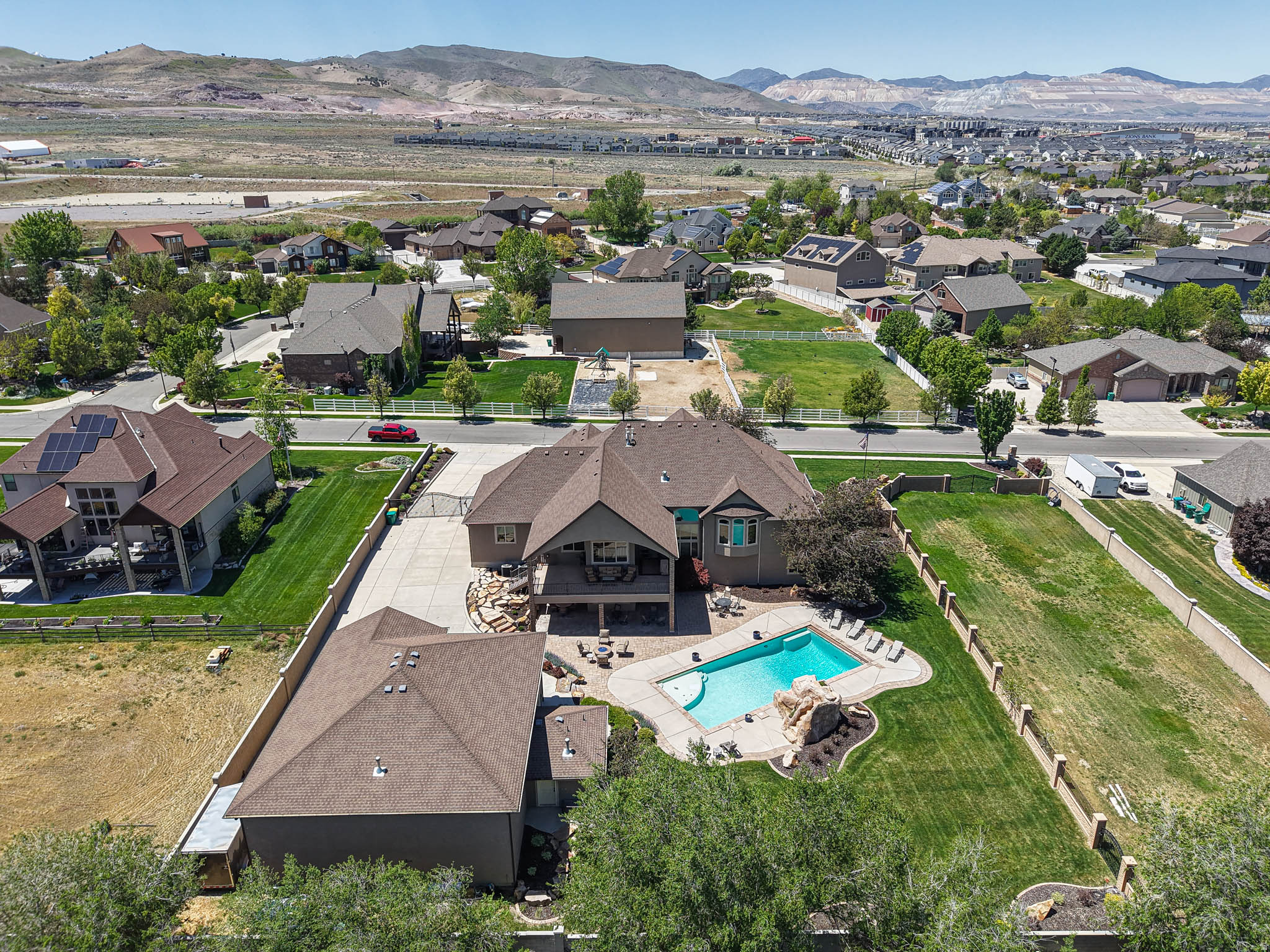 main property photo 24
