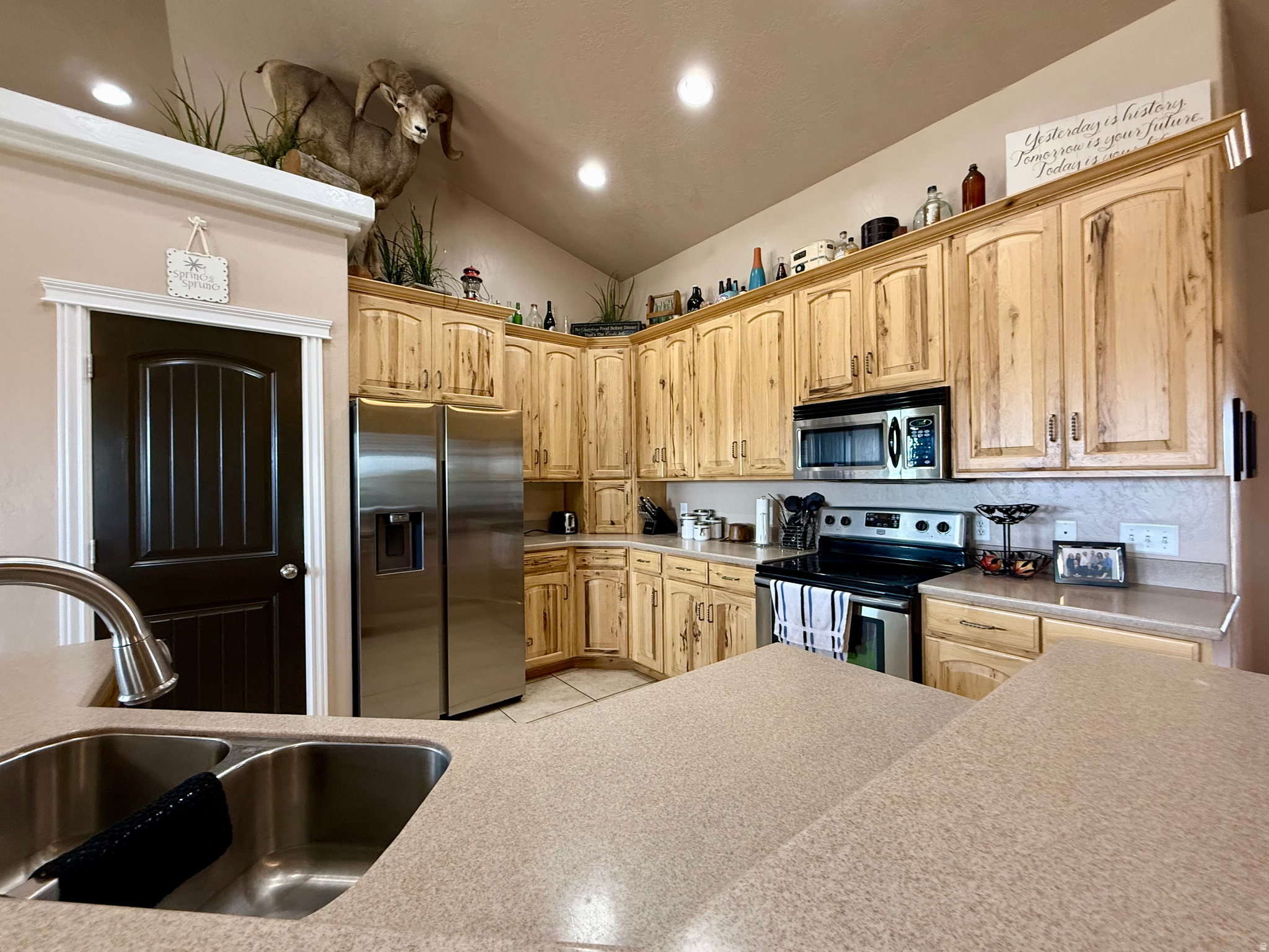 main property photo 13