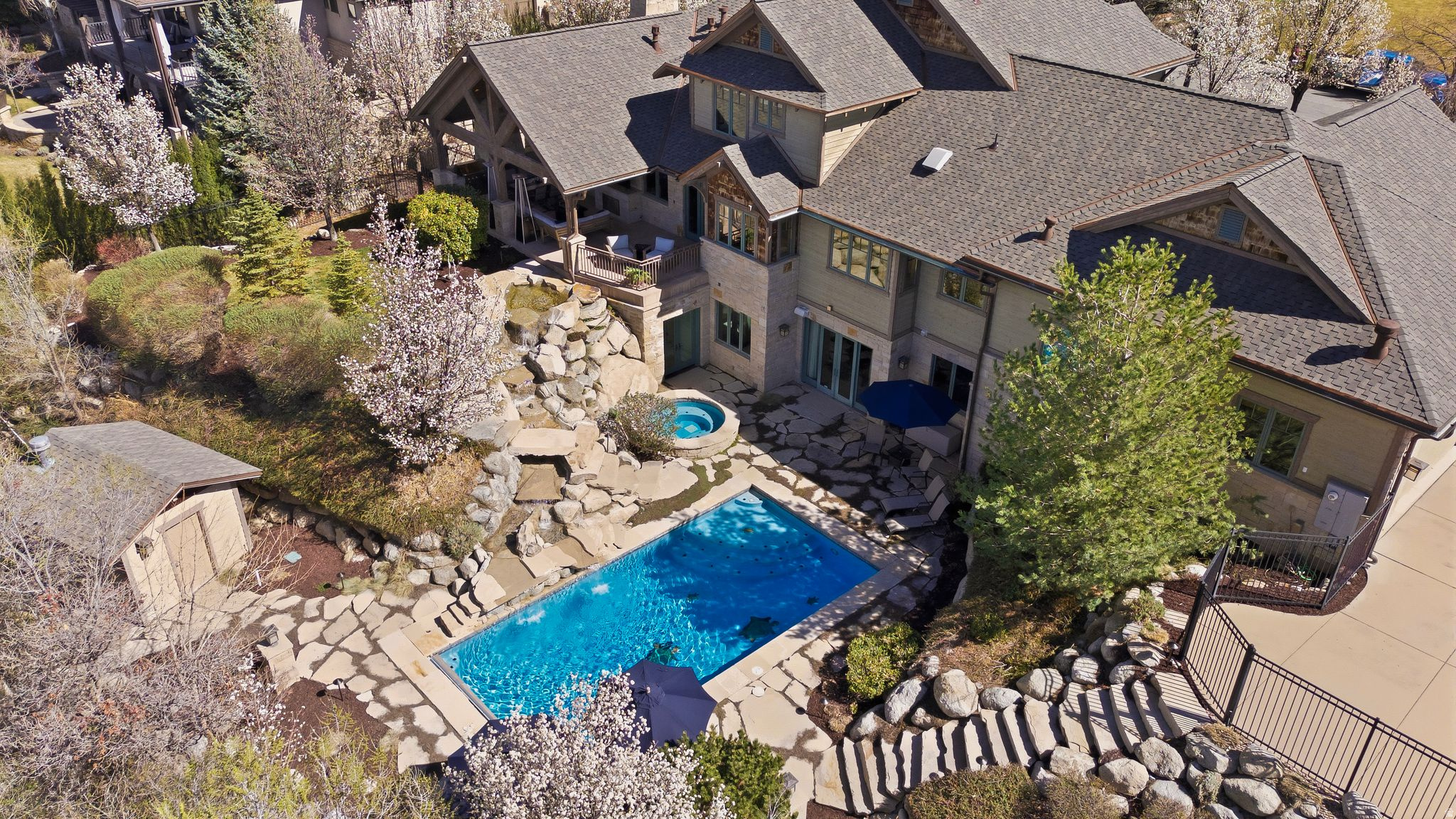 main property photo 11
