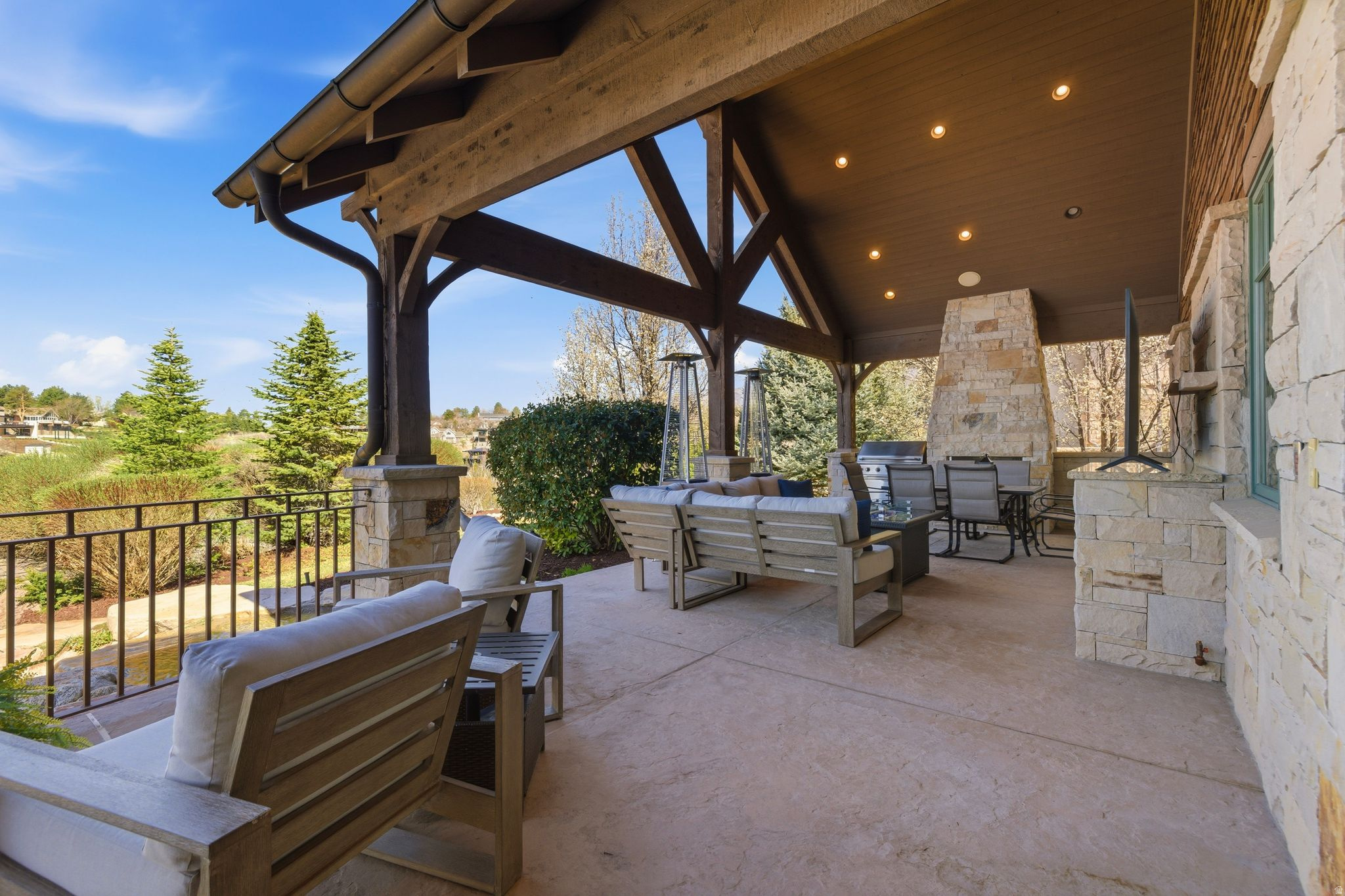 main property photo 9
