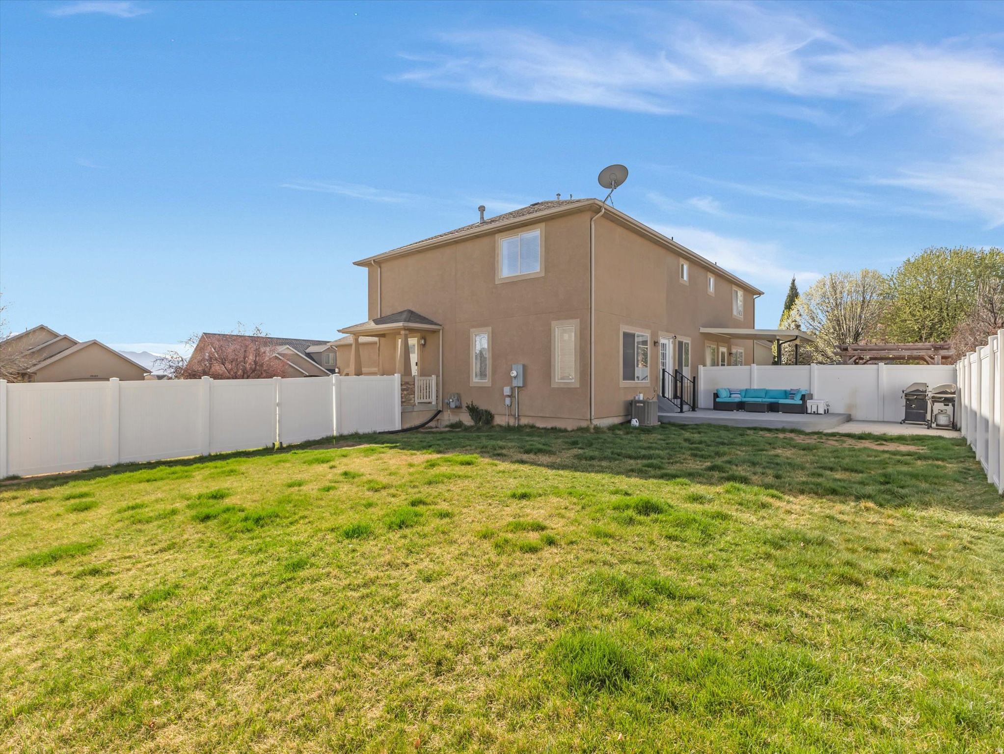 main property photo 18