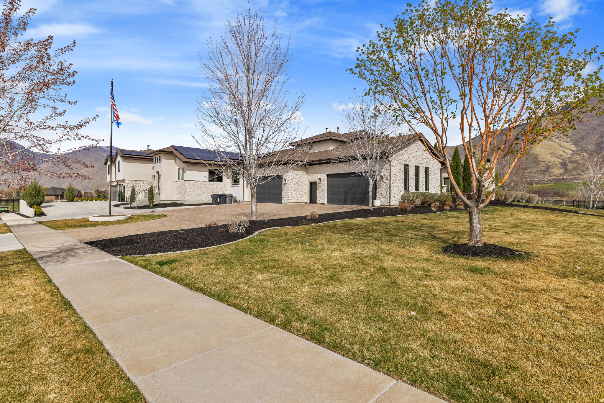 main property photo 9