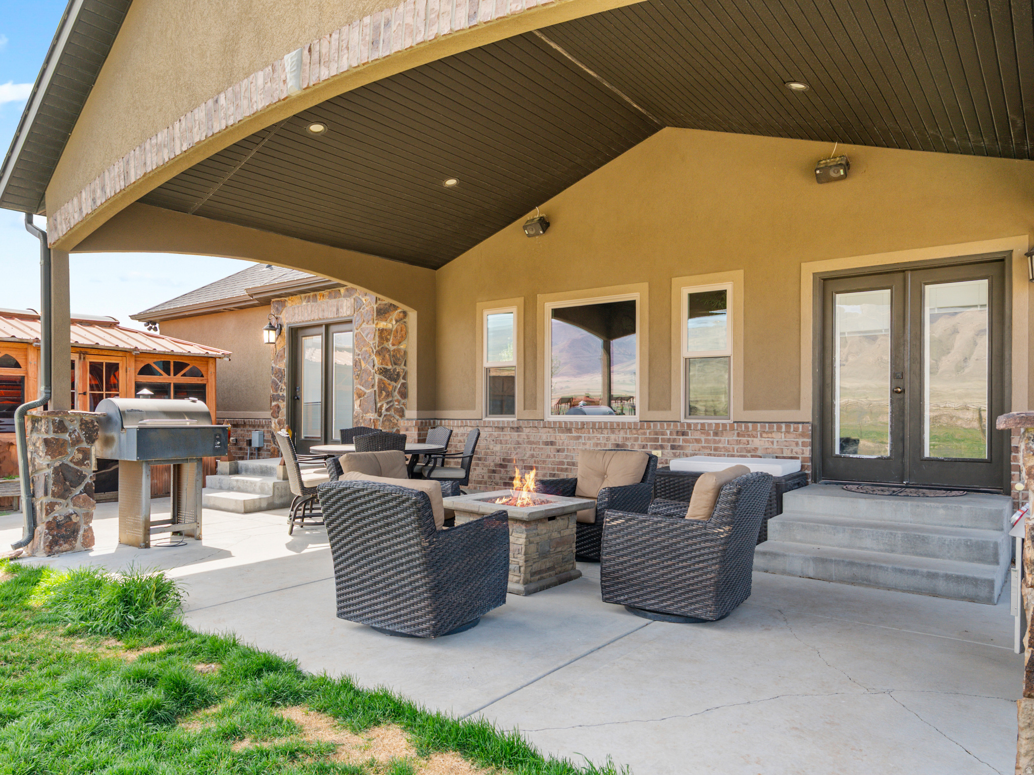 main property photo 41