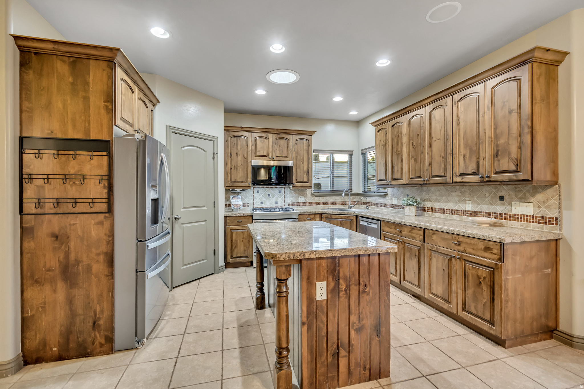 main property photo 12