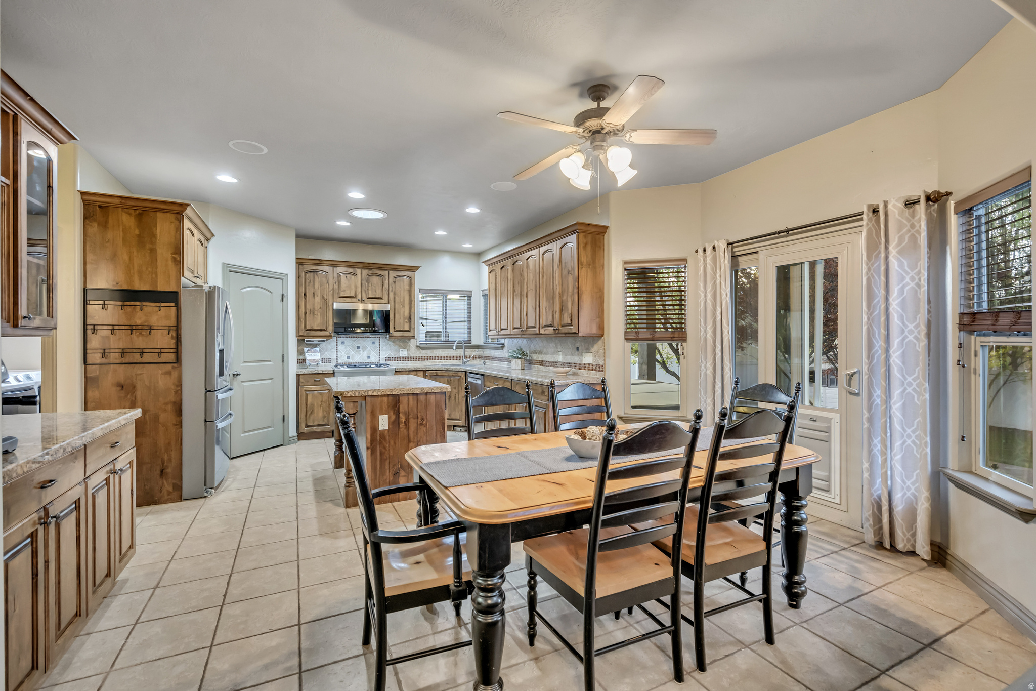 main property photo 9