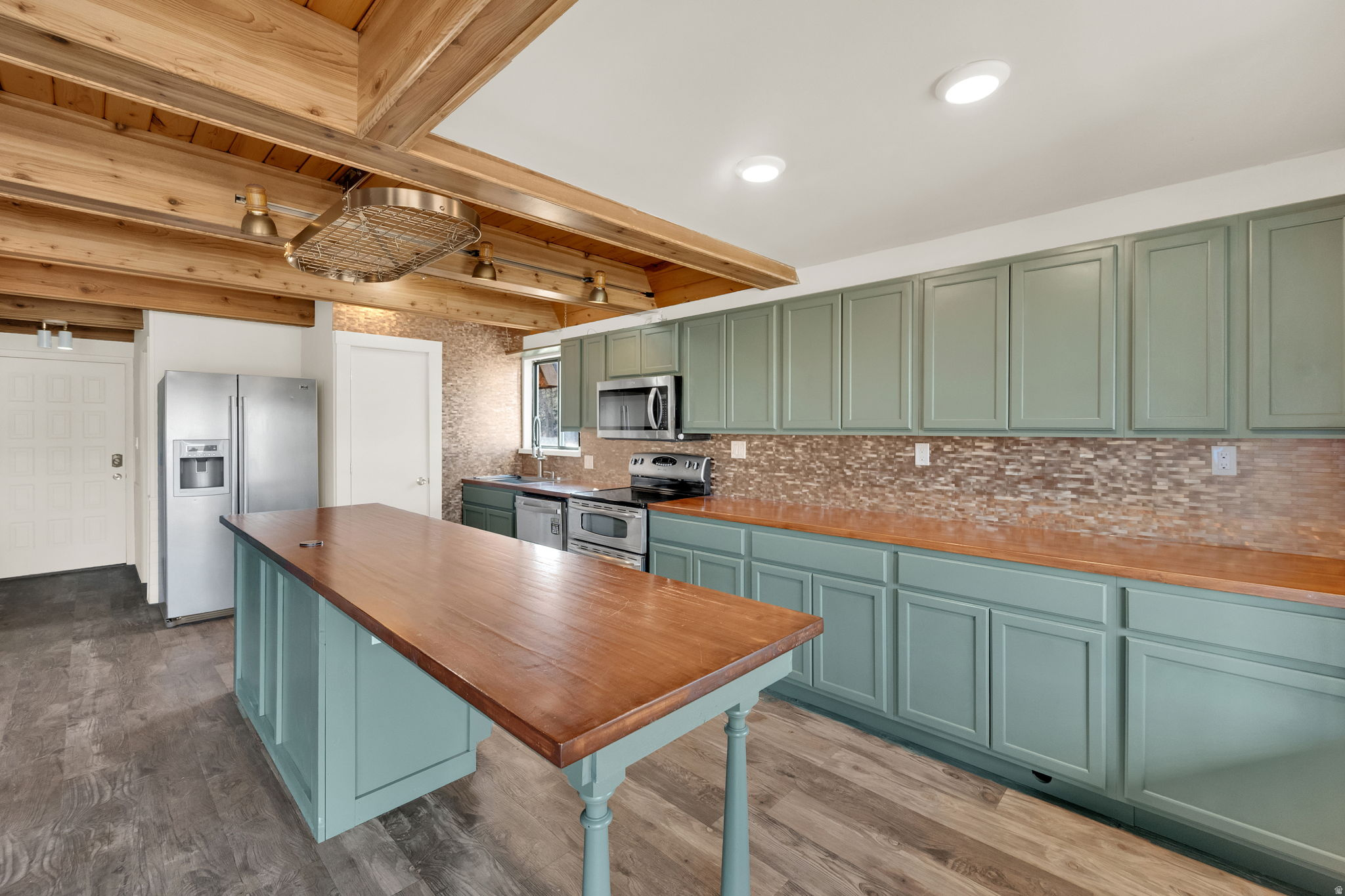 main property photo 10