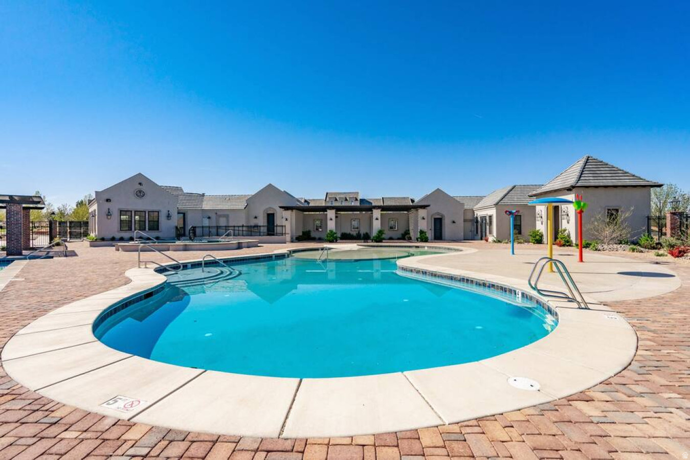 main property photo 17