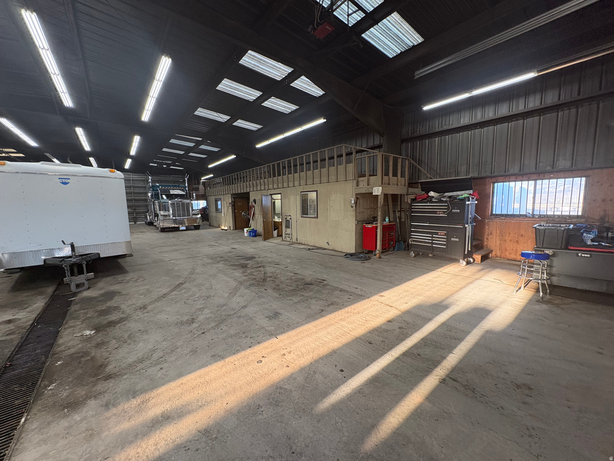 main property photo 18