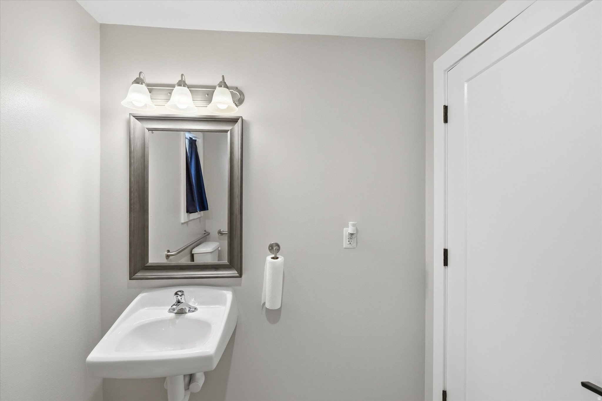 main property photo 12