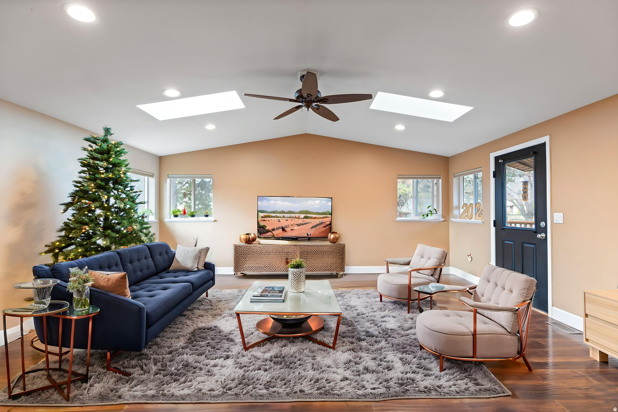 main property photo 4