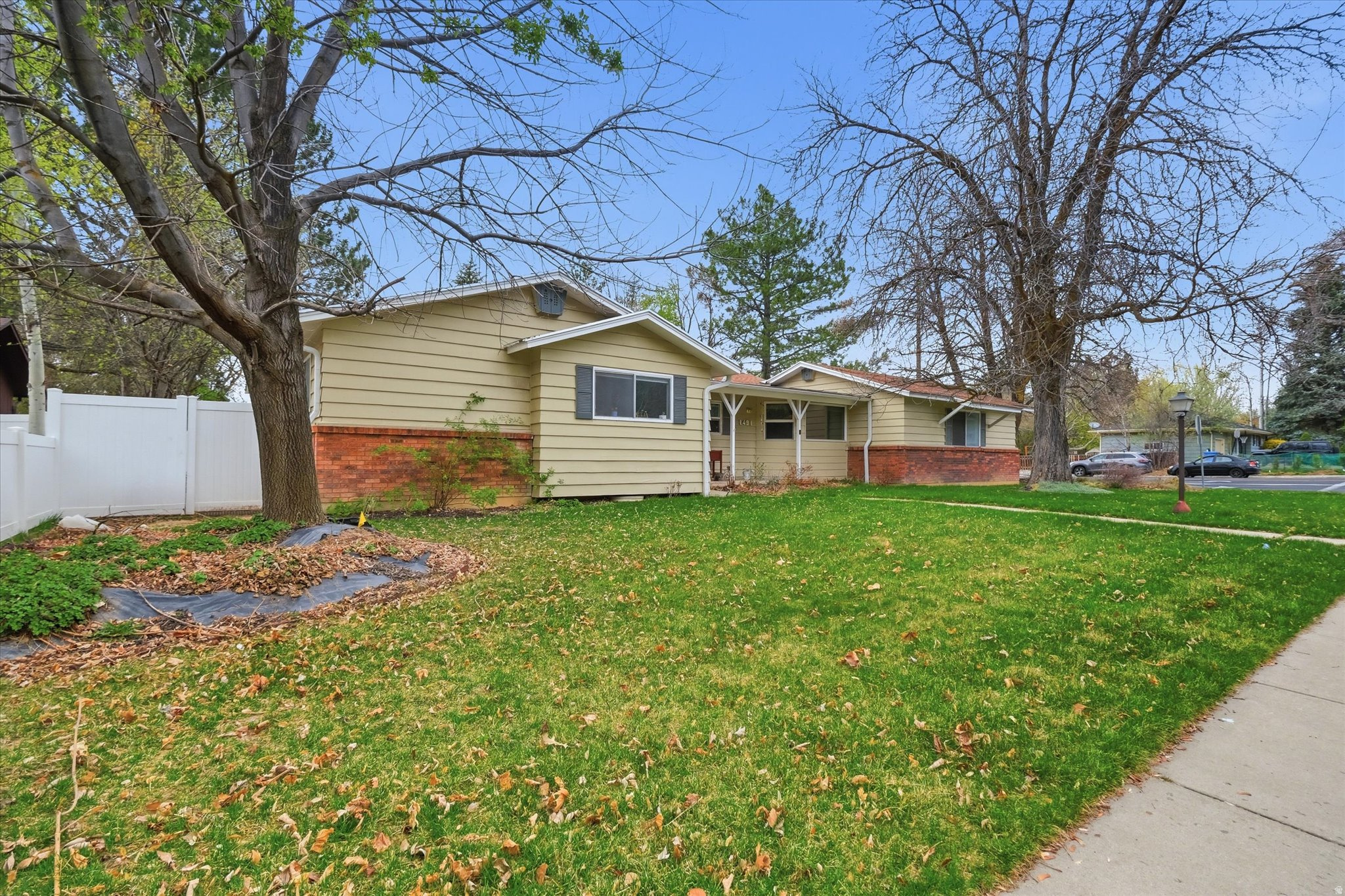 main property photo 28