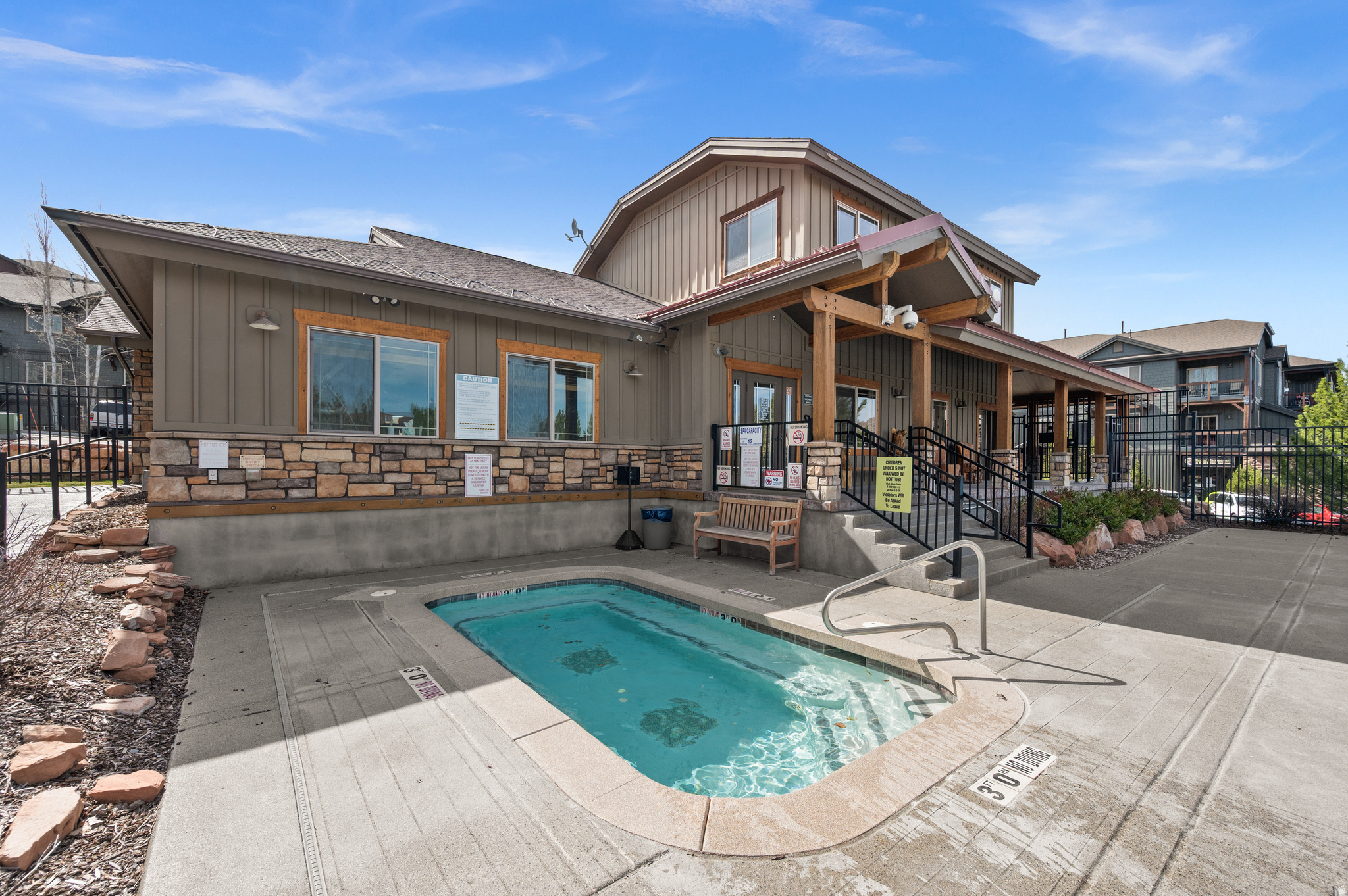 main property photo 28