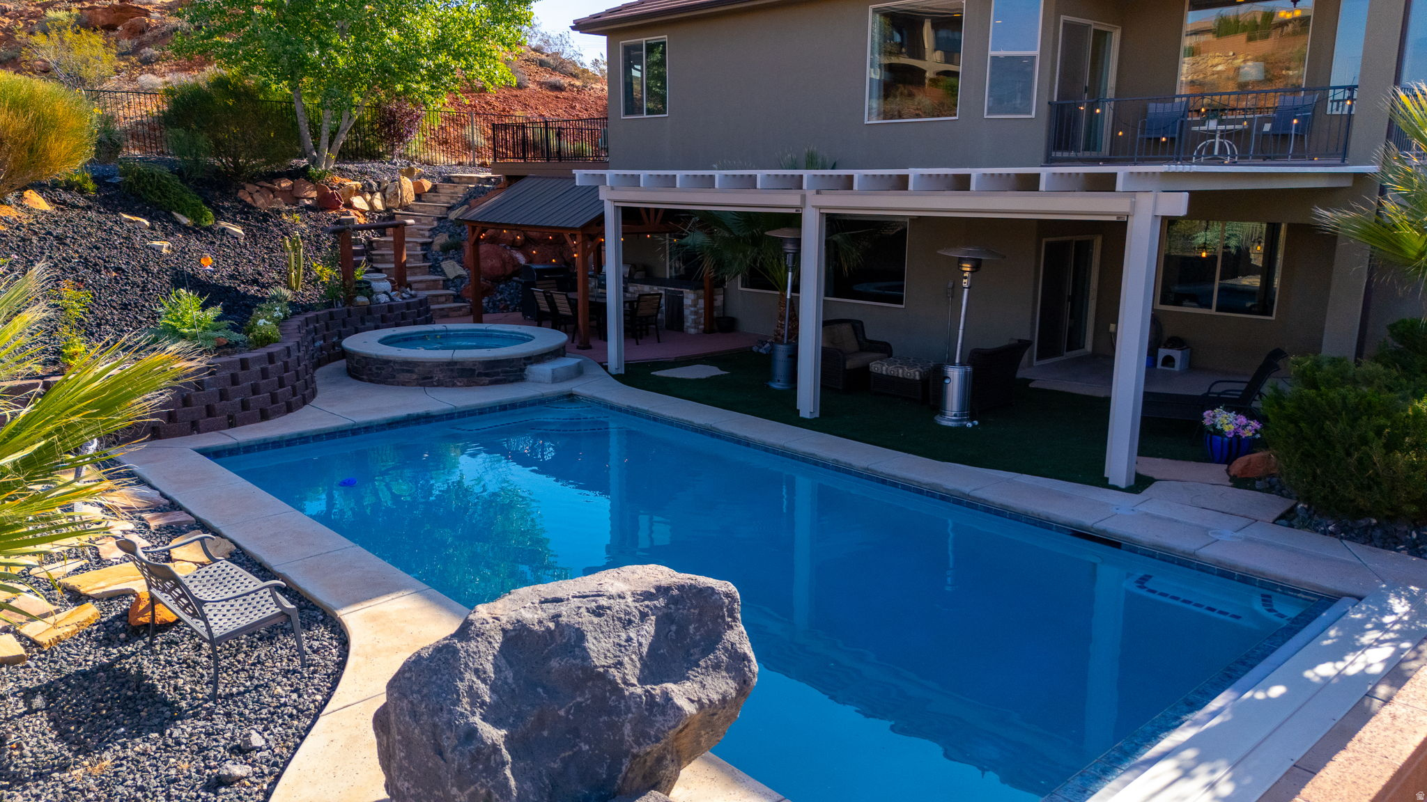 main property photo 40