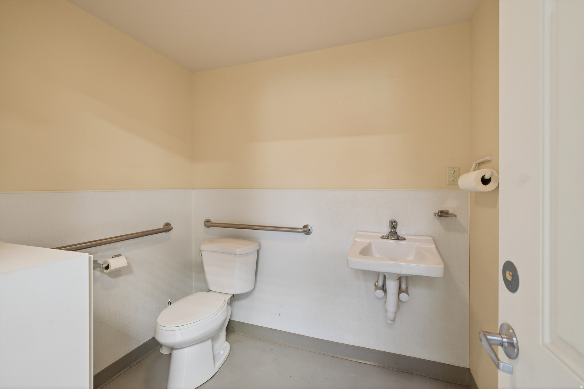 main property photo 30