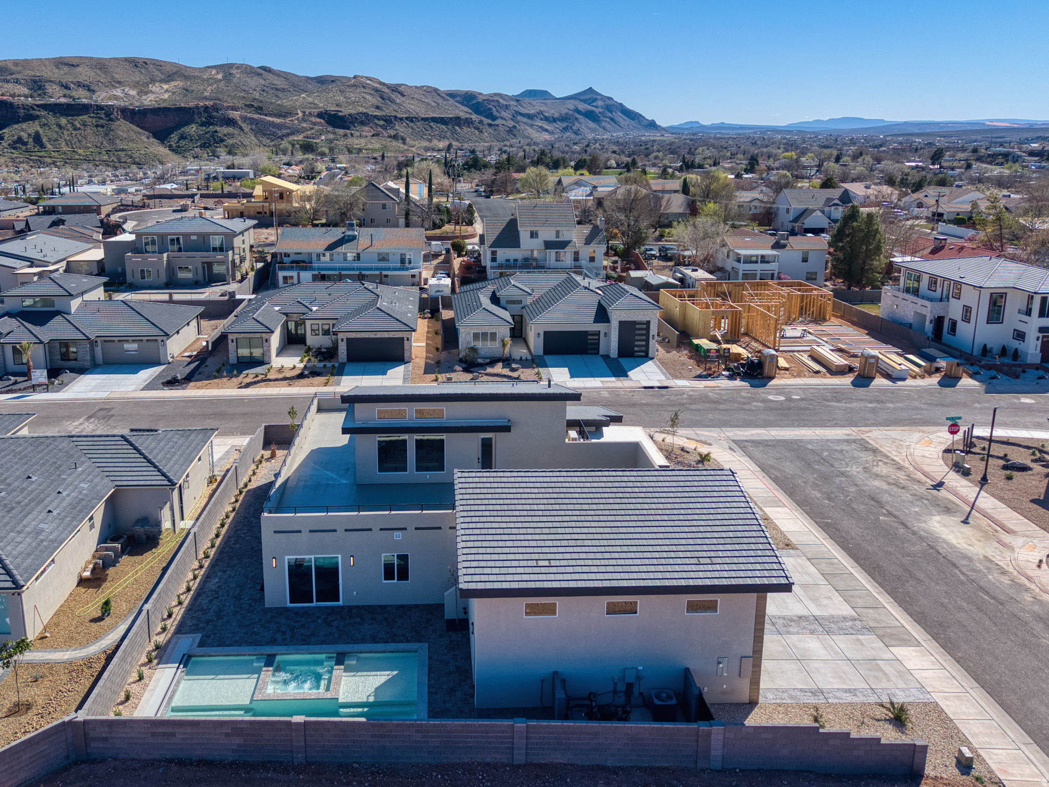 main property photo 8