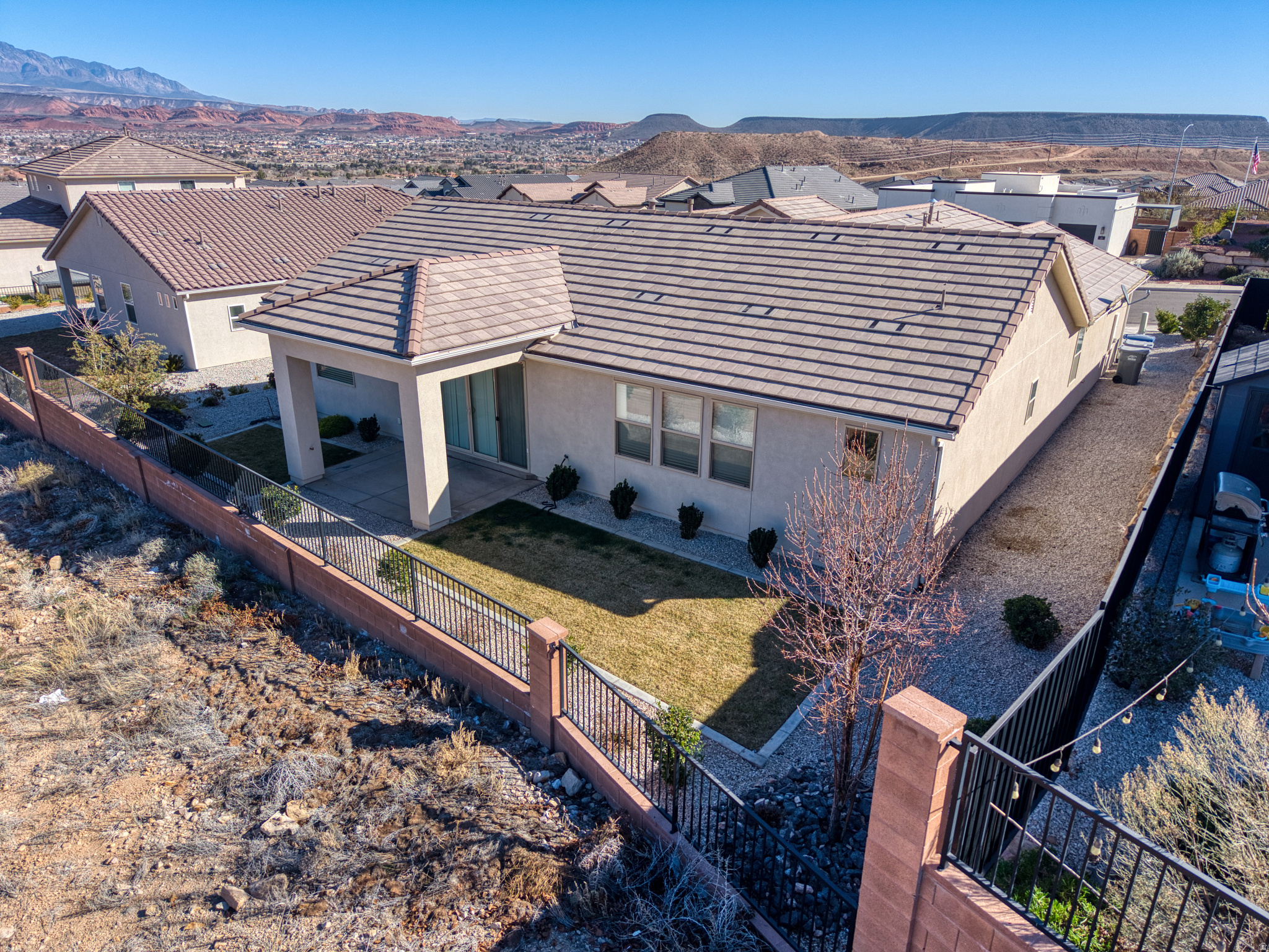 main property photo 23