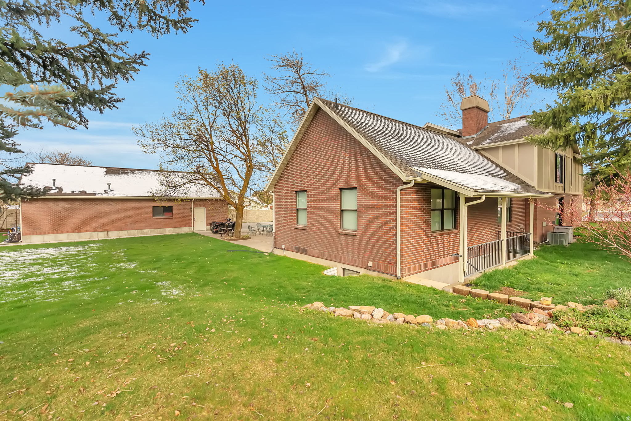 main property photo 32