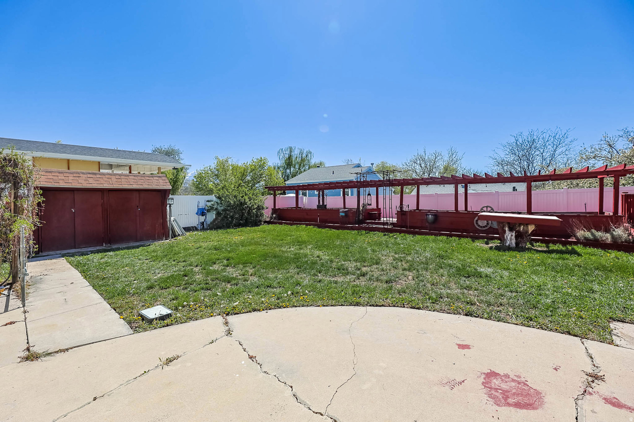 main property photo 28