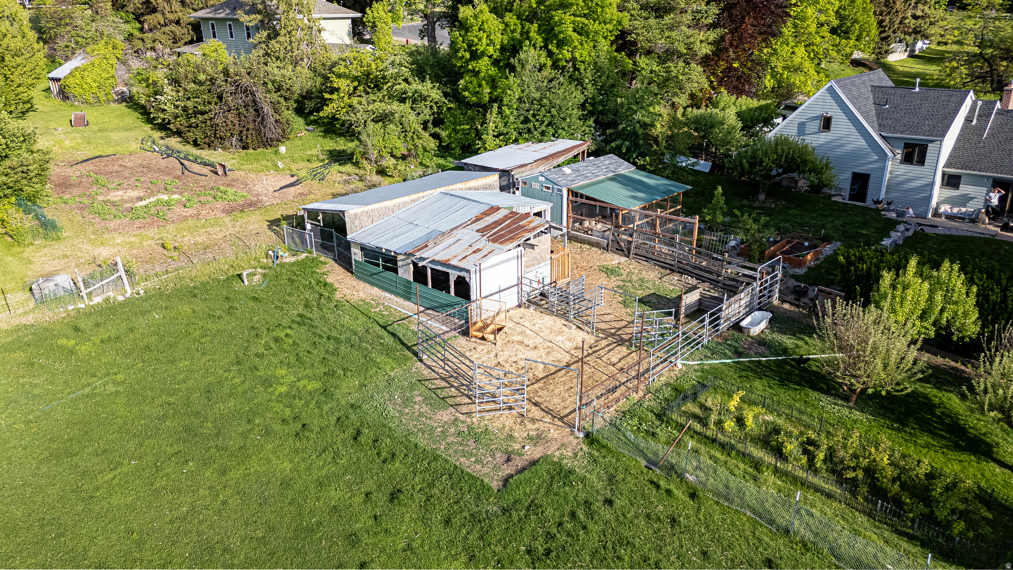main property photo 10