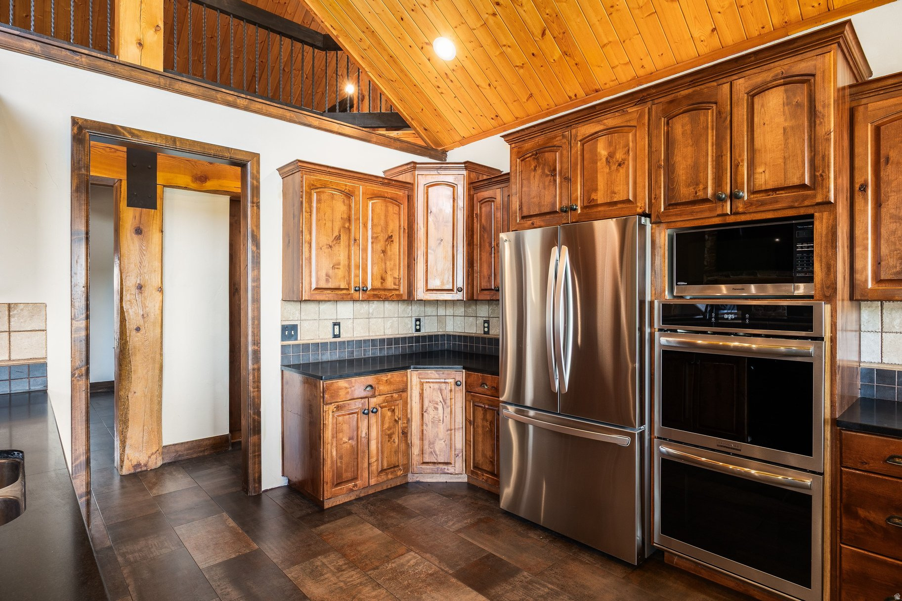 main property photo 13