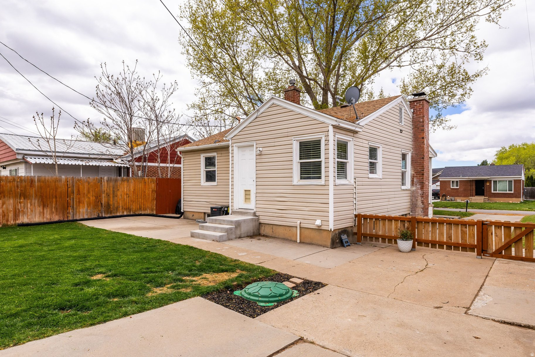 main property photo 25