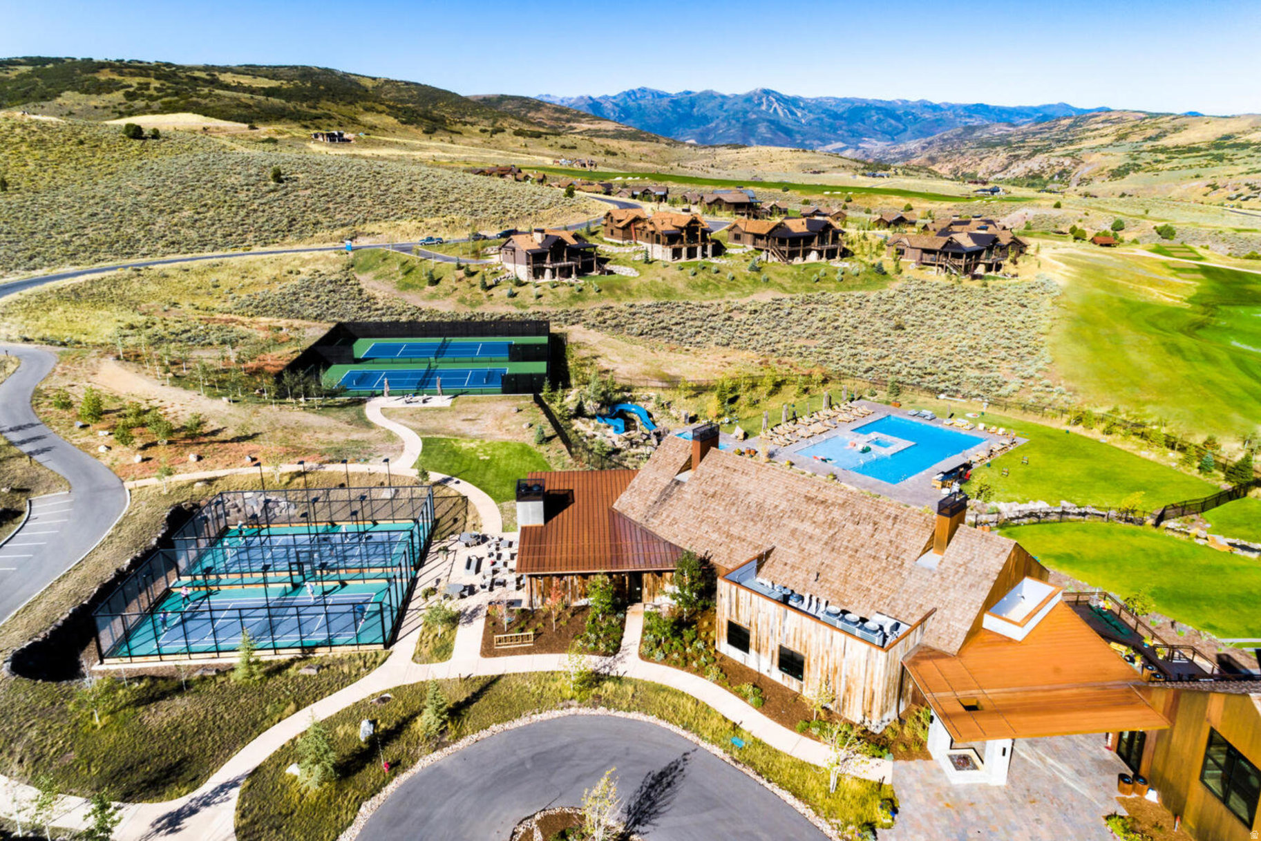 main property photo 25