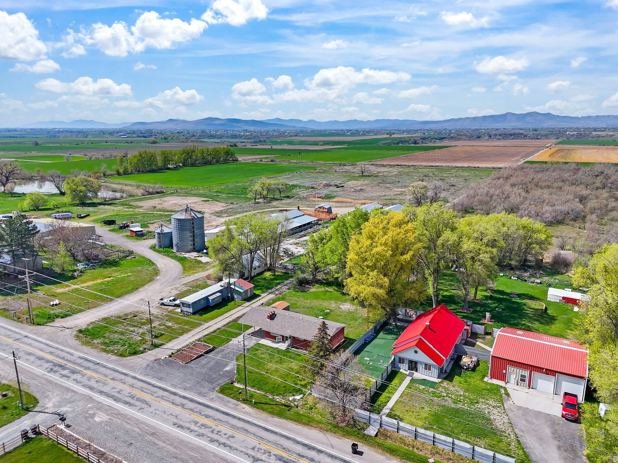 main property photo 28