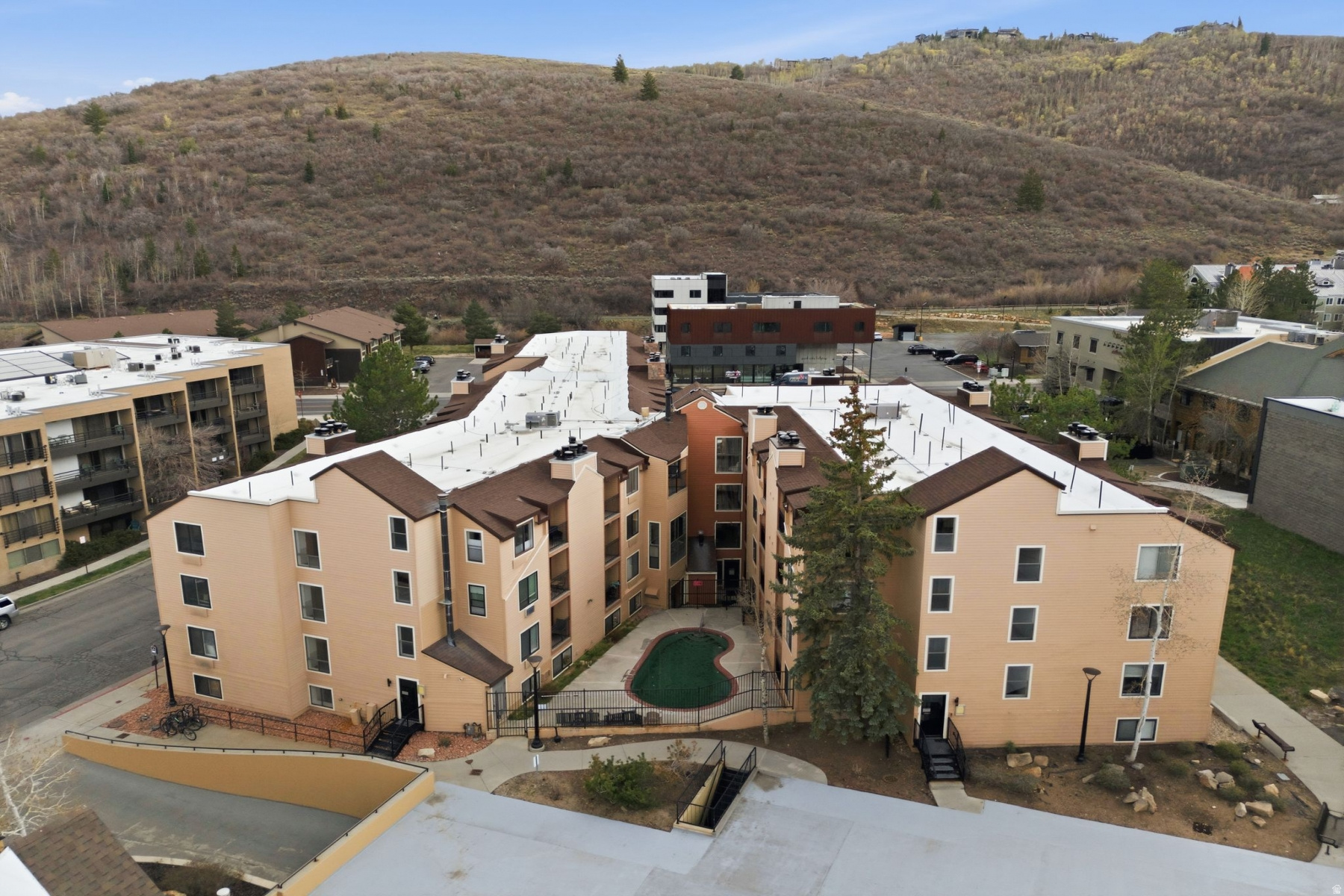 main property photo 17
