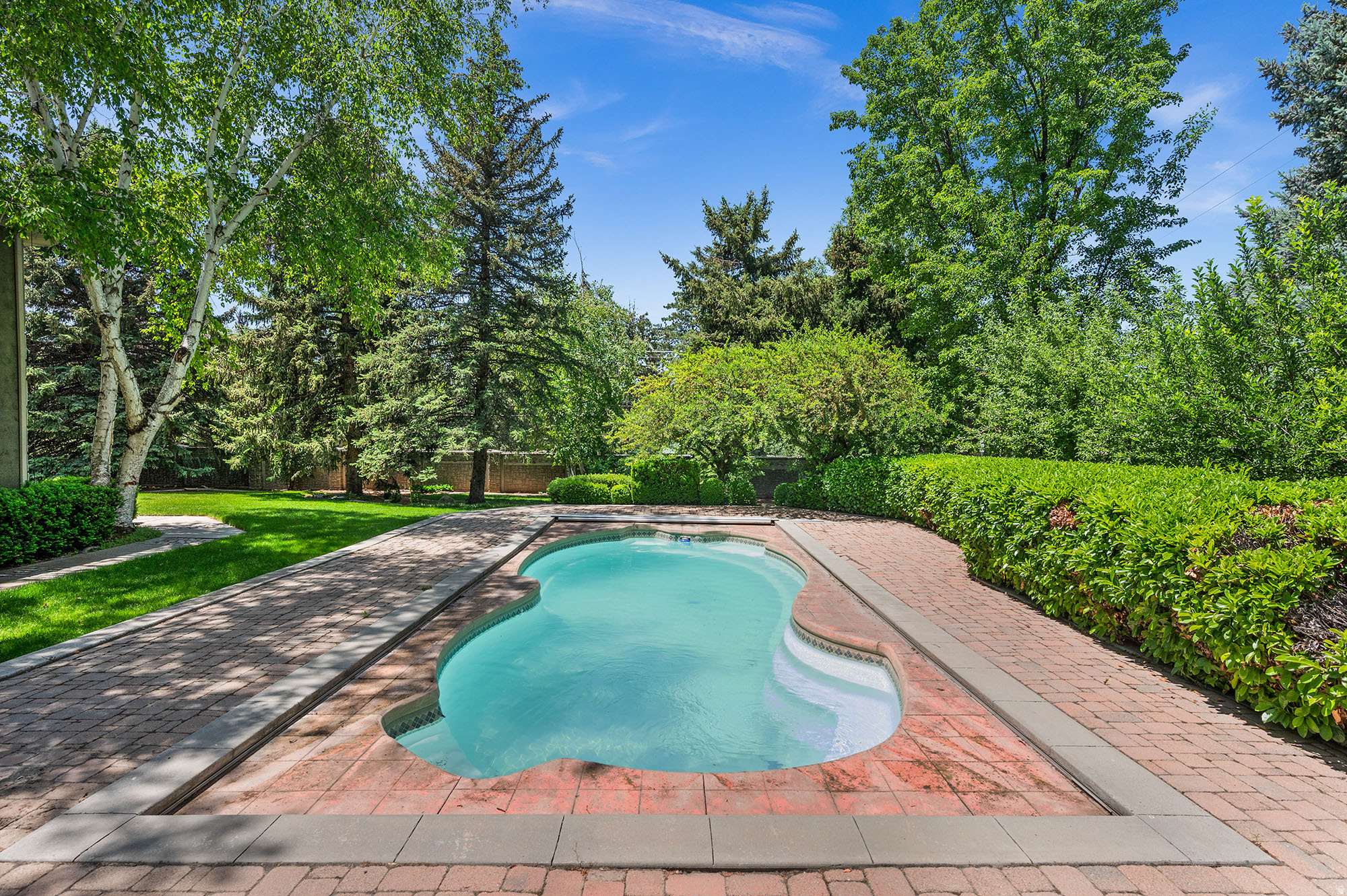 main property photo 10