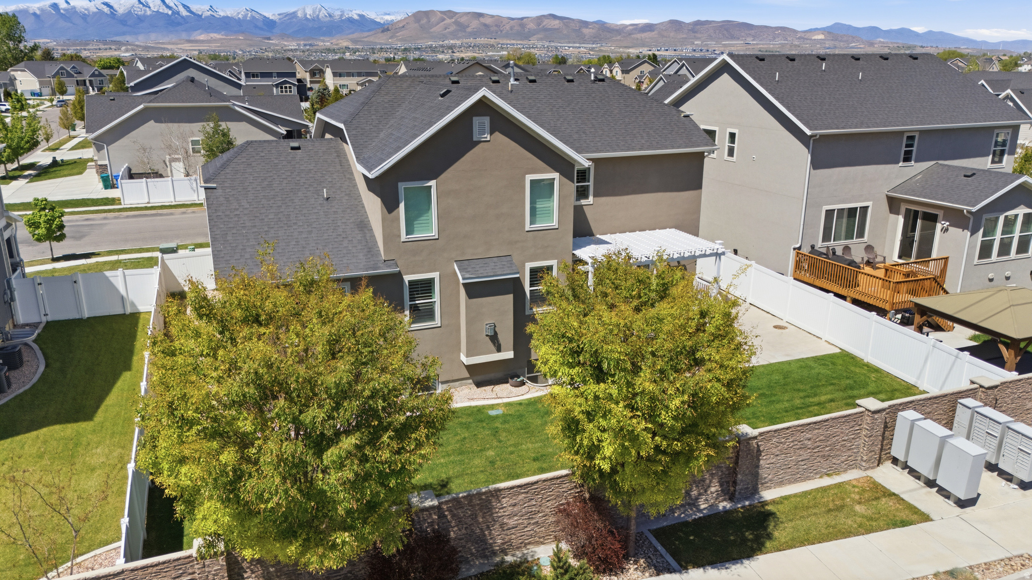 main property photo 31