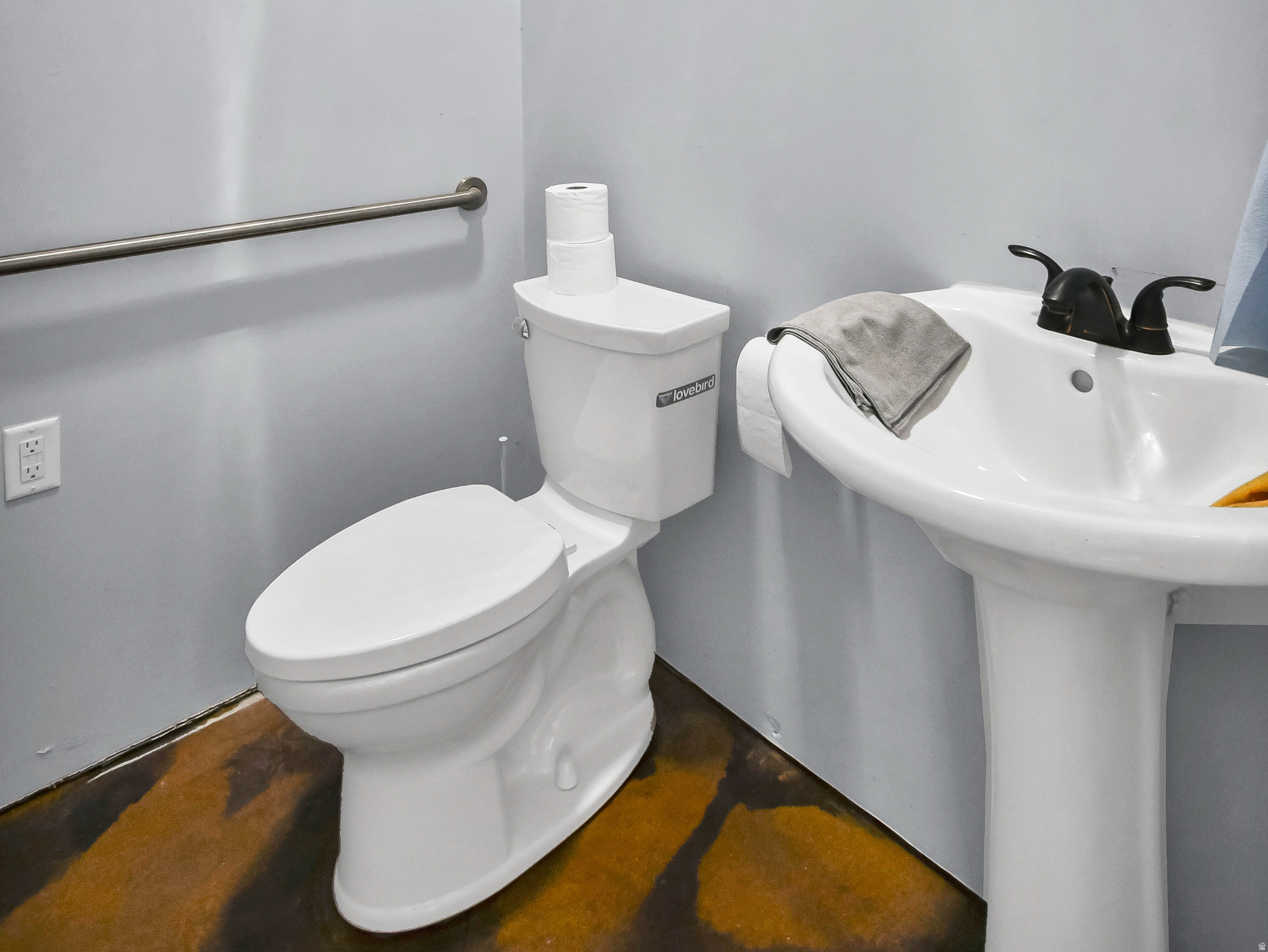 main property photo 28